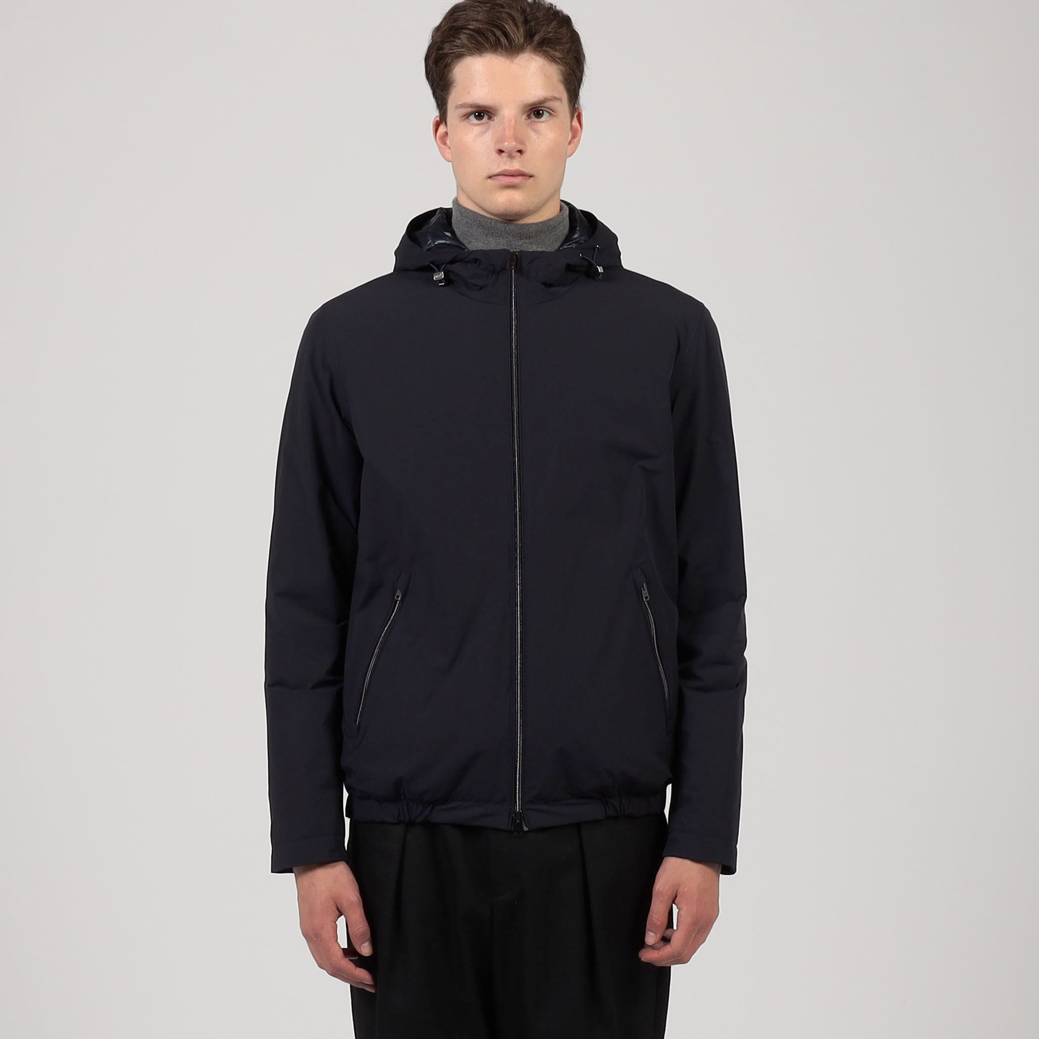 【ほぼ新品】HERNO Laminarストレッチマットナイロンフーデットブルゾン ほぼ新品】HERNO Laminarストレッチマットナイロンフーデットブルゾン