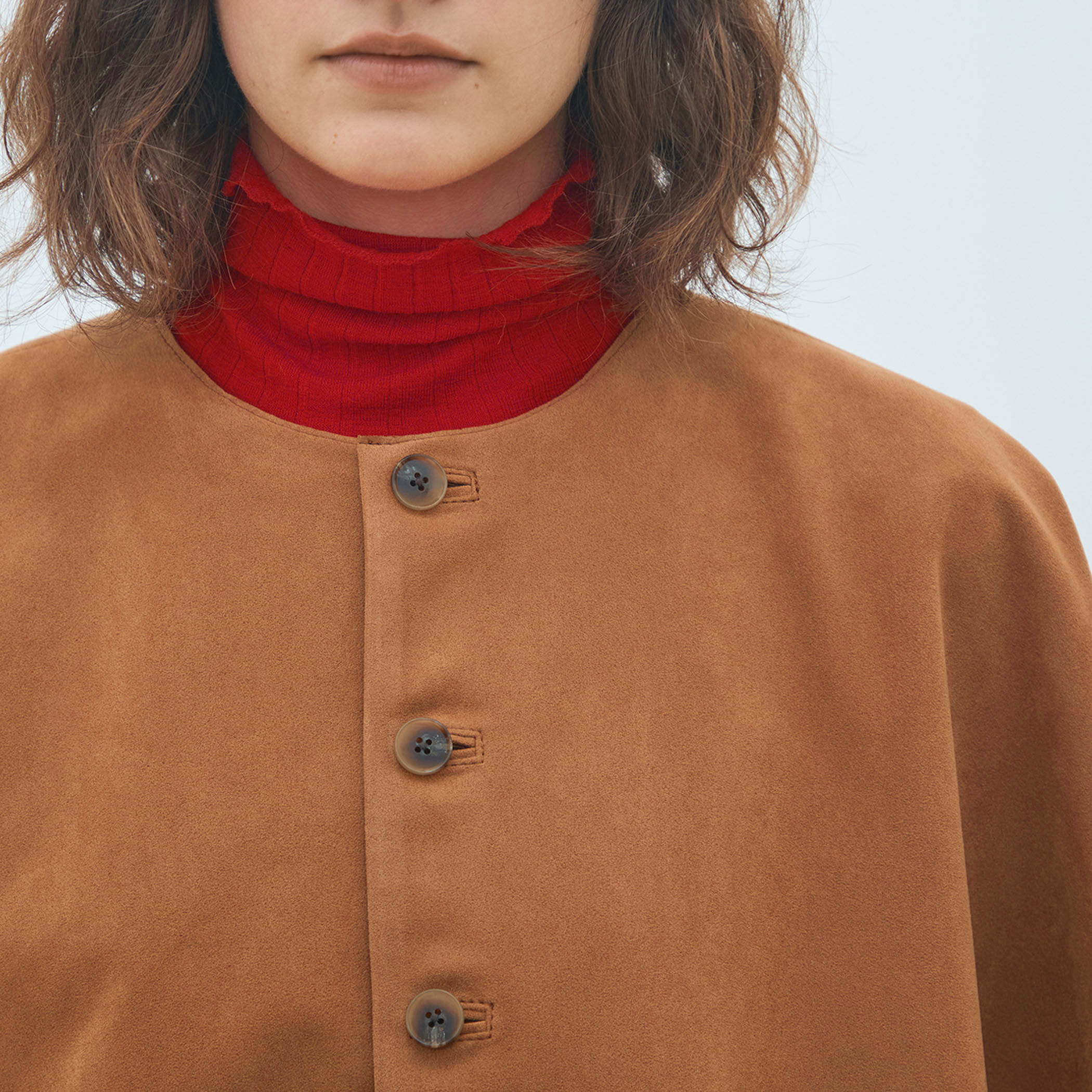 フェイクスエード ショートケープ｜トゥモローランド 公式通販