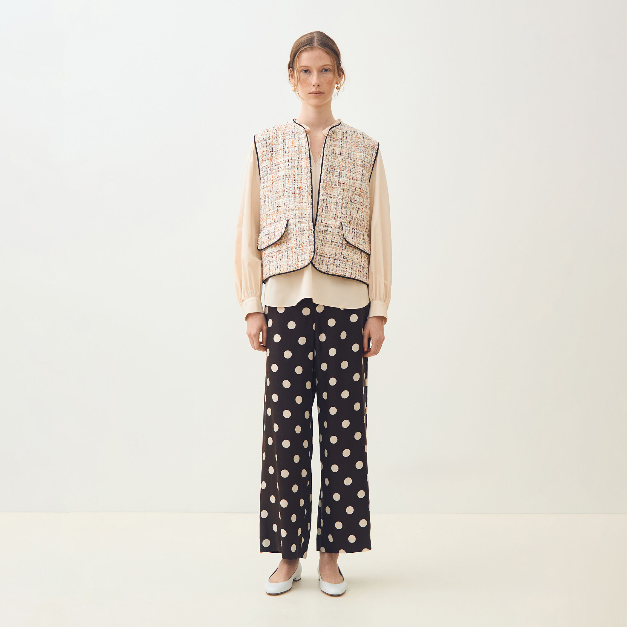 ホロウファンシーツイード トリミングジレ｜トゥモローランド 公式通販