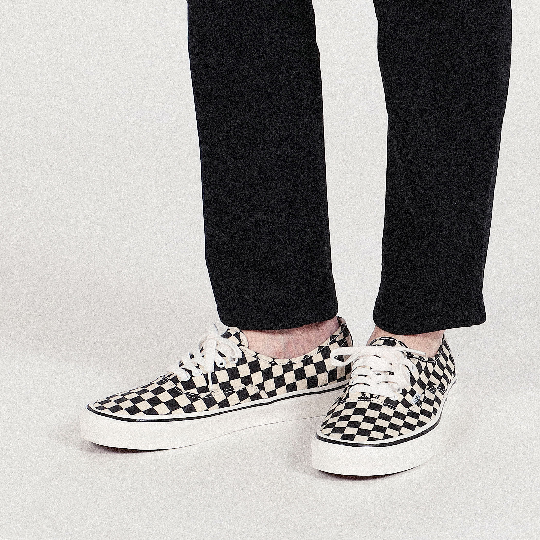 VANS AUTHENTIC チェックスニーカー｜トゥモローランド 公式通販