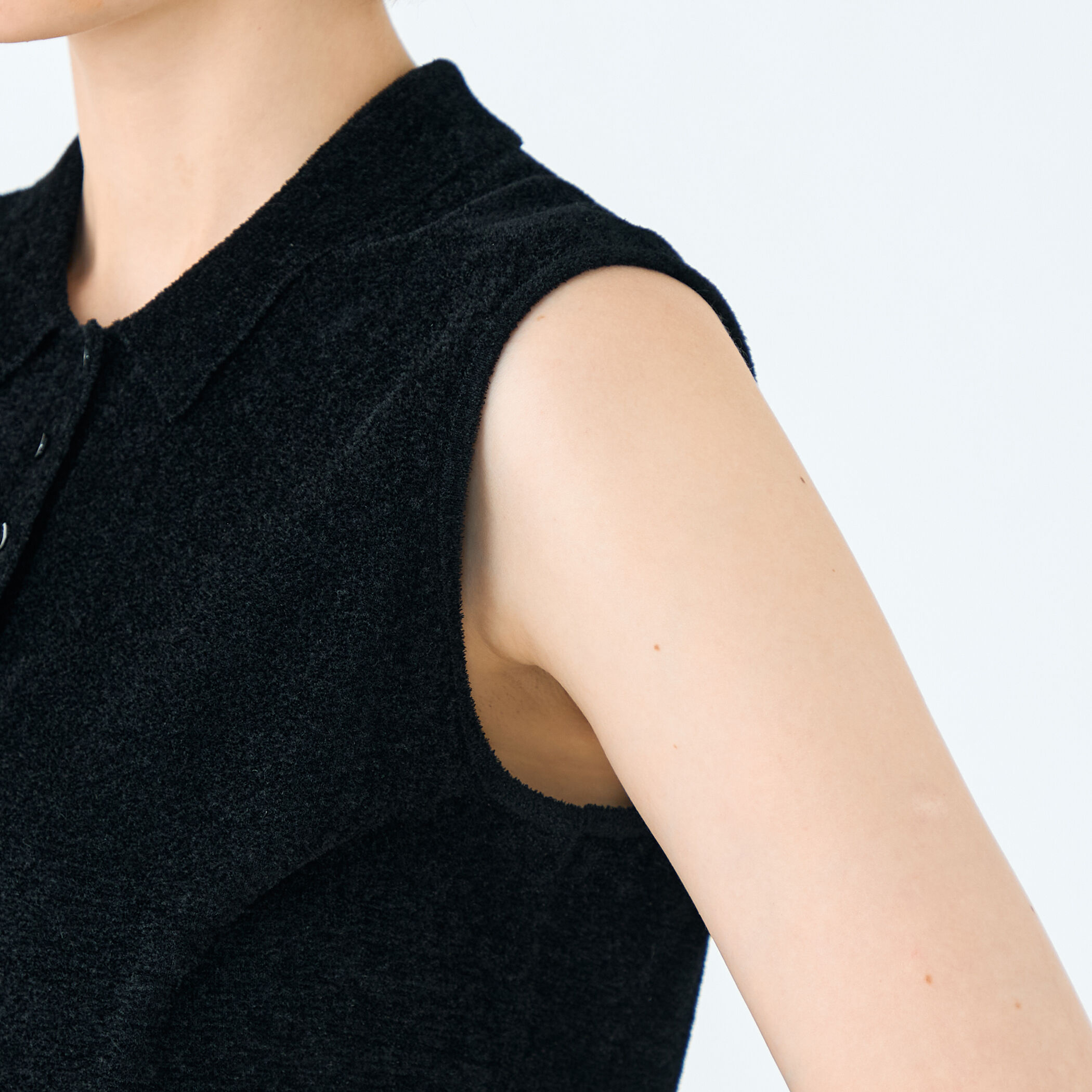 ストレッチベルベット ノースリーブプルオーバー｜トゥモローランド