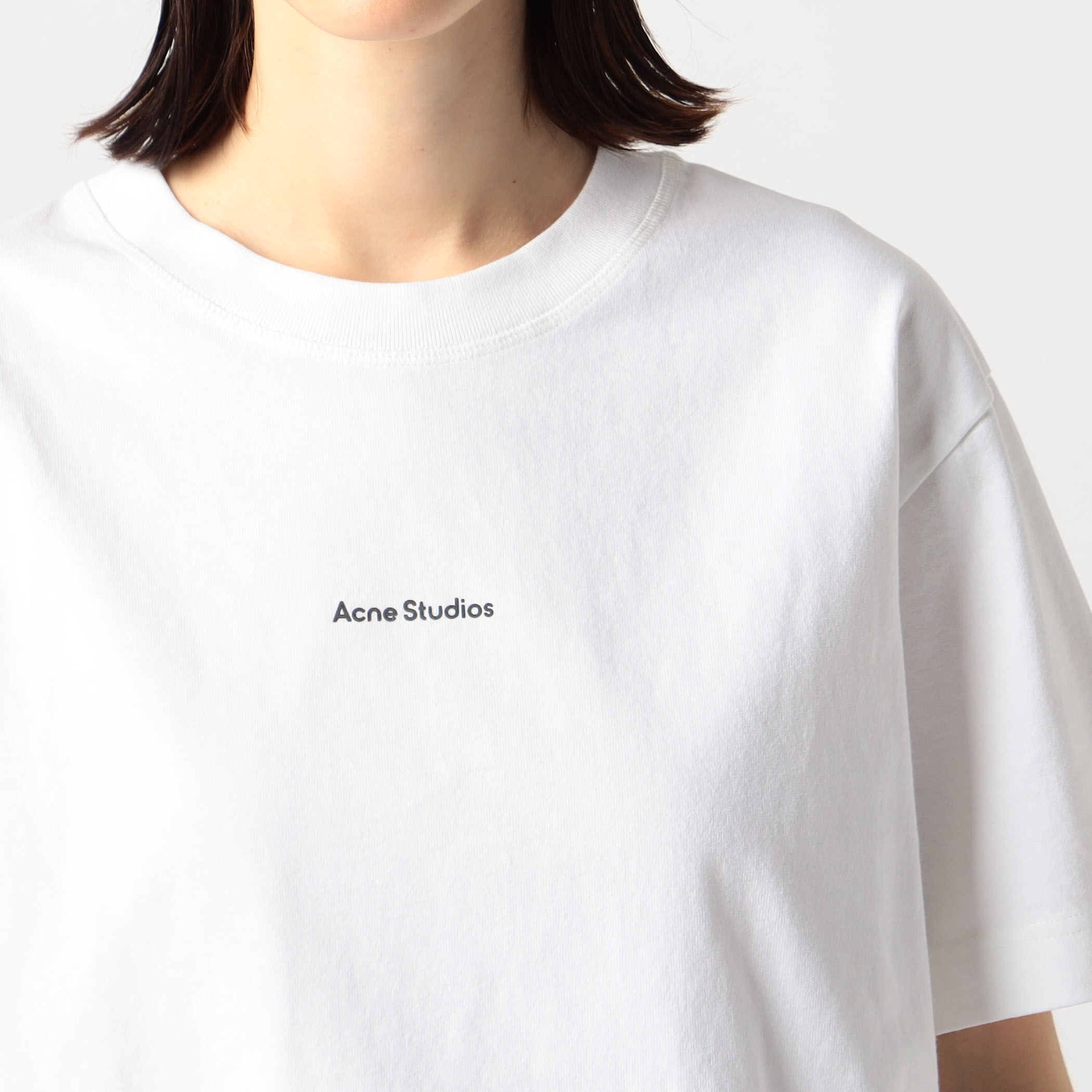 新作入荷2024acne studios アクネストゥディオズ　tシャツ　黒地に青ロゴ Tシャツ(半袖/袖なし)