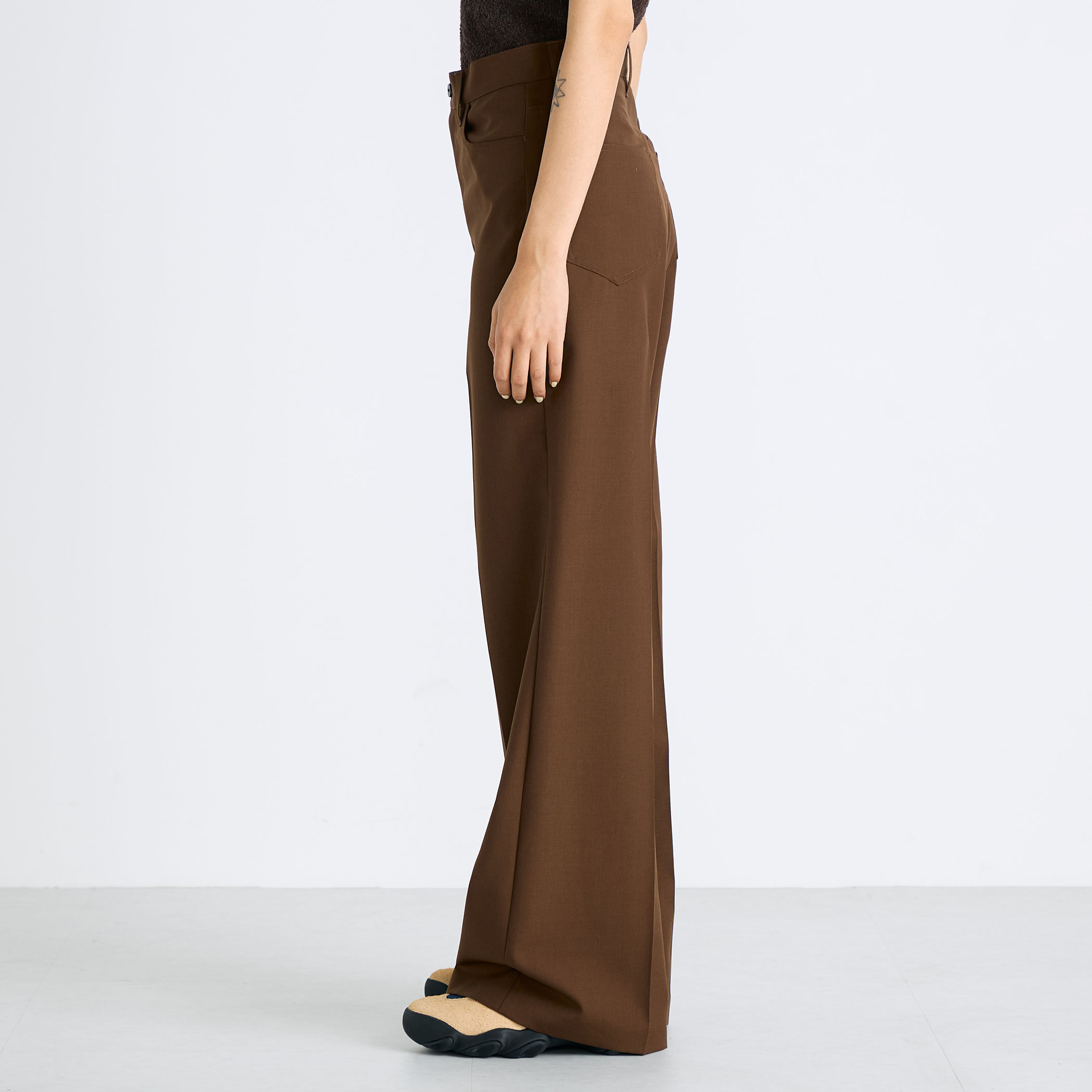 ウールポリエステルドスキン フレアパンツ｜トゥモローランド 公式通販