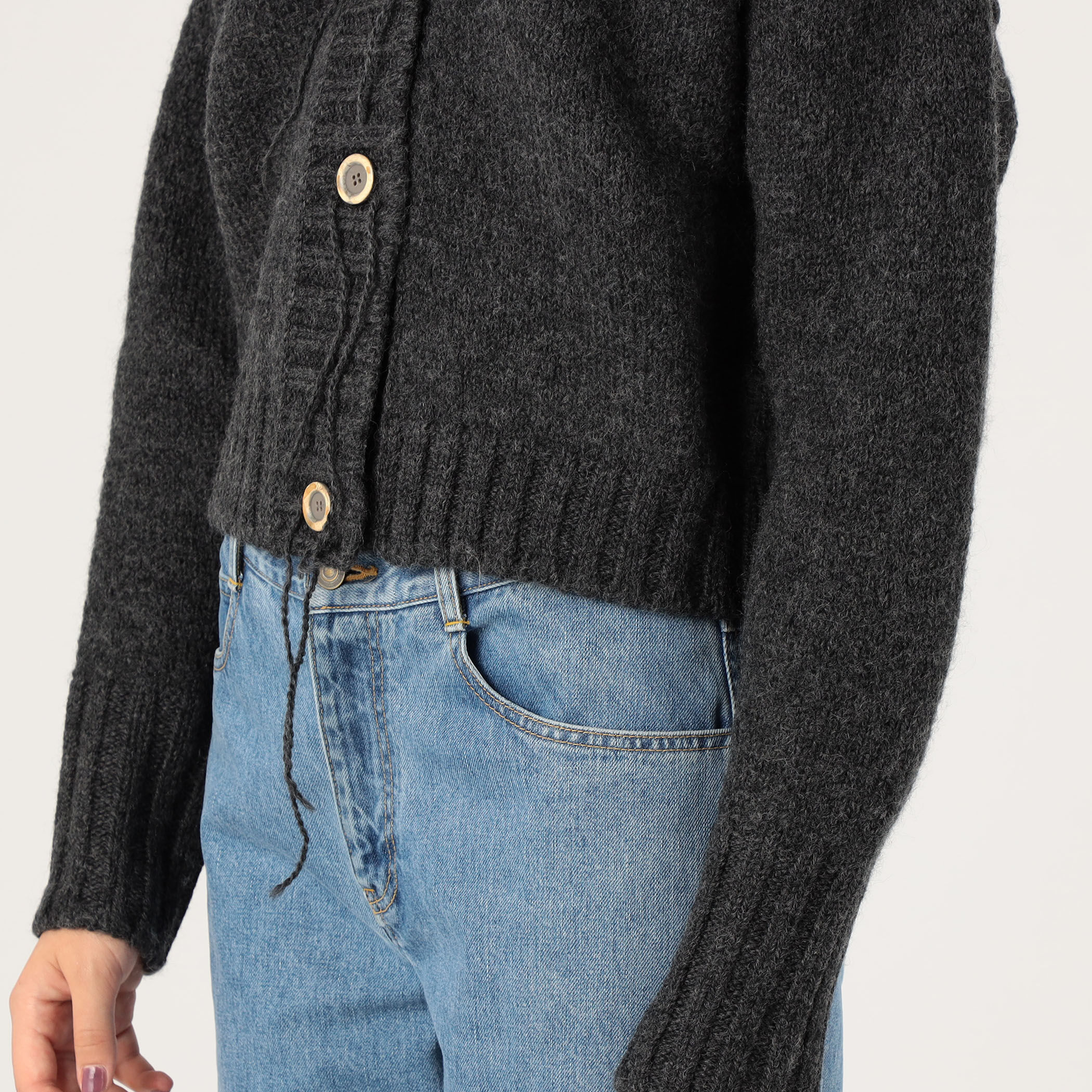 □Acne Studios Vネックニットカーディガン｜トゥモローランド