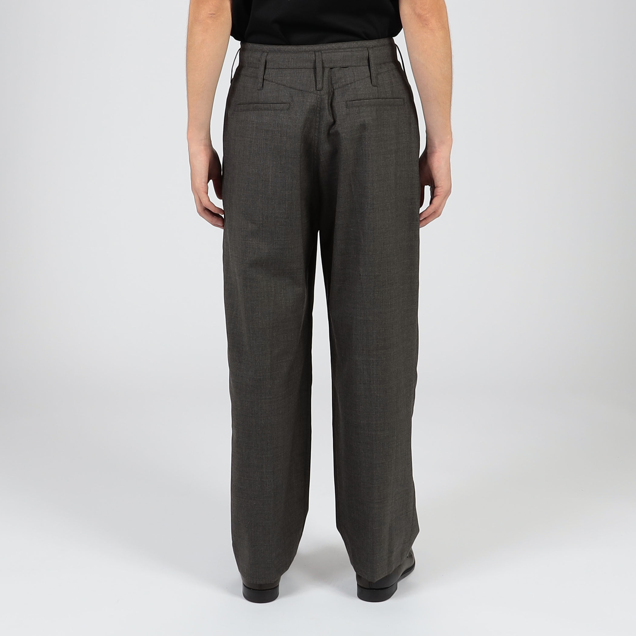 パンツ LEMAIRE 22aw belted pleat trousers LEMAIRE BELTED PLEATED PANTS｜トゥモローランド 公式通販