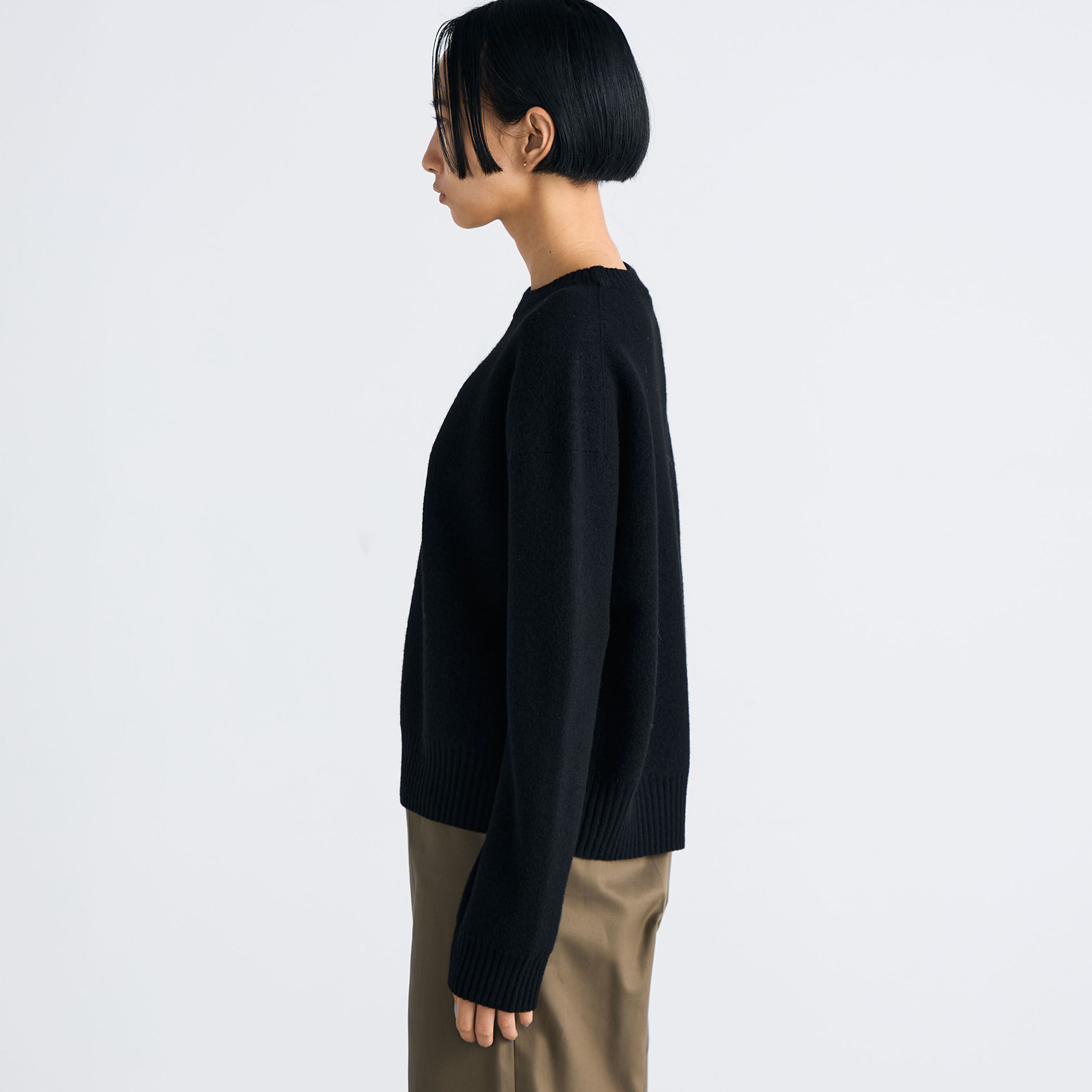 フェルテッドウール クルーネックニット｜トゥモローランド 公式通販