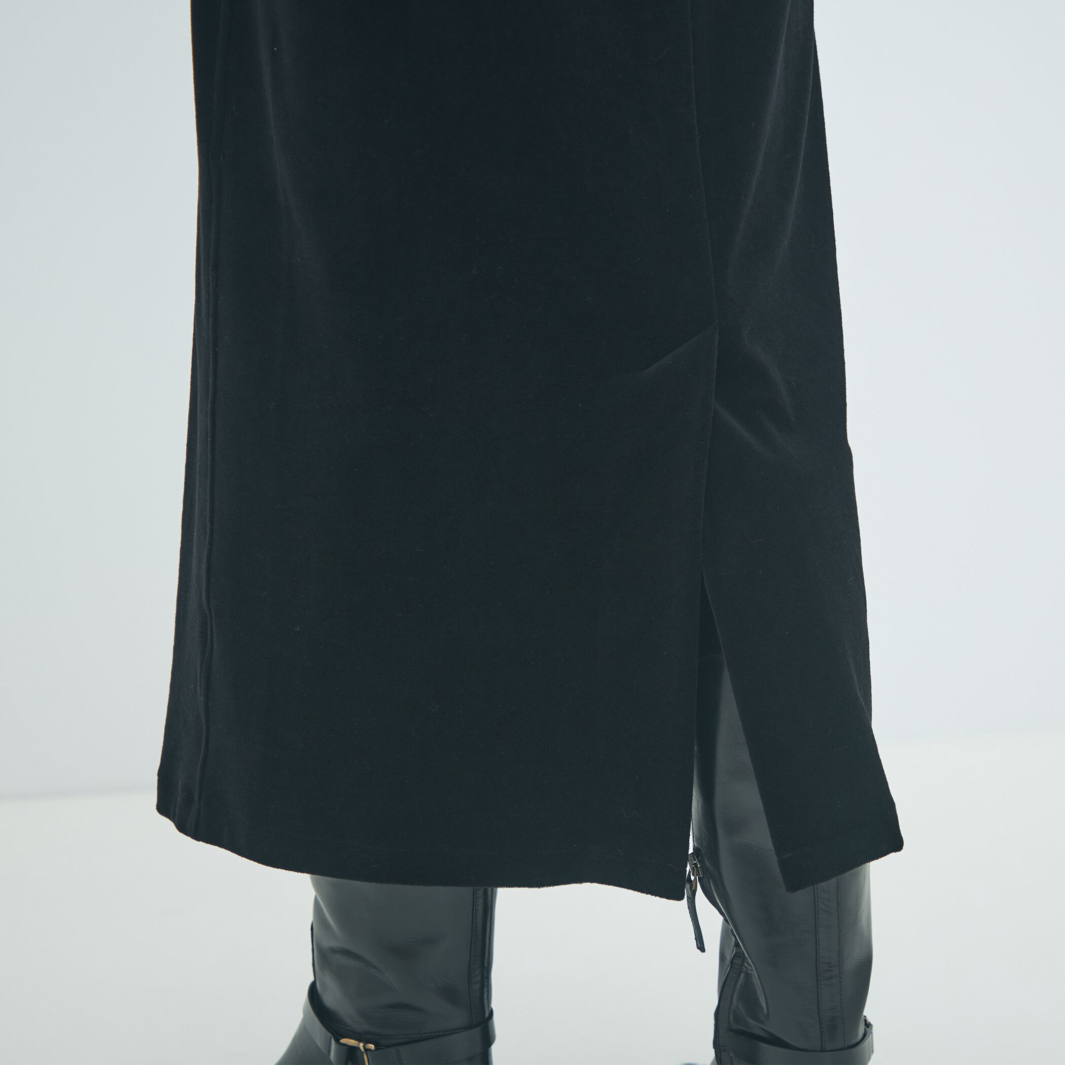 コットンポリエステルベロア Vネックワンピース｜トゥモローランド