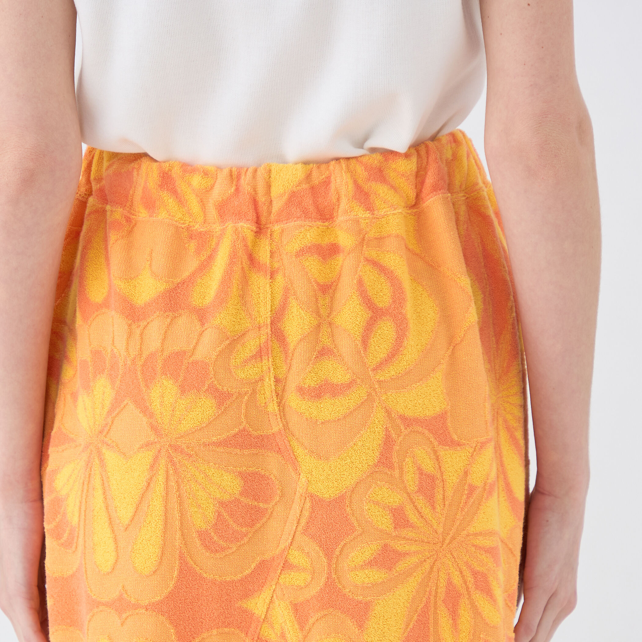 フラワーパイル ストリングストレートスカート｜トゥモローランド 公式通販