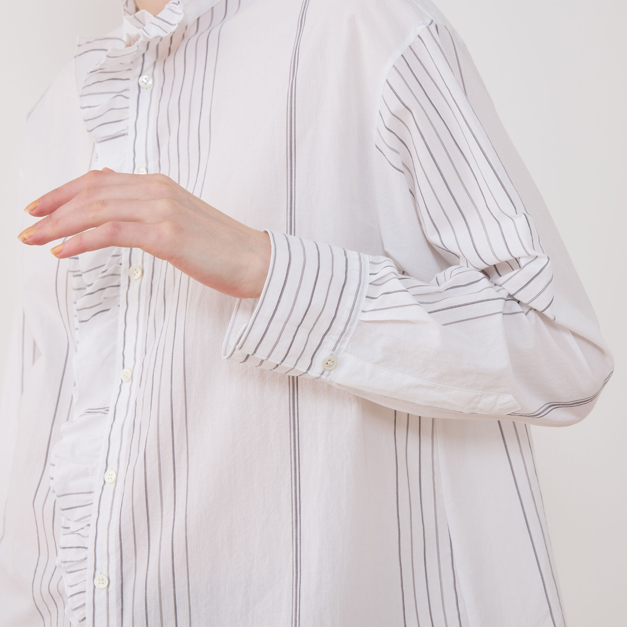 コットンサッカー フリルカラーシャツ｜トゥモローランド 公式通販