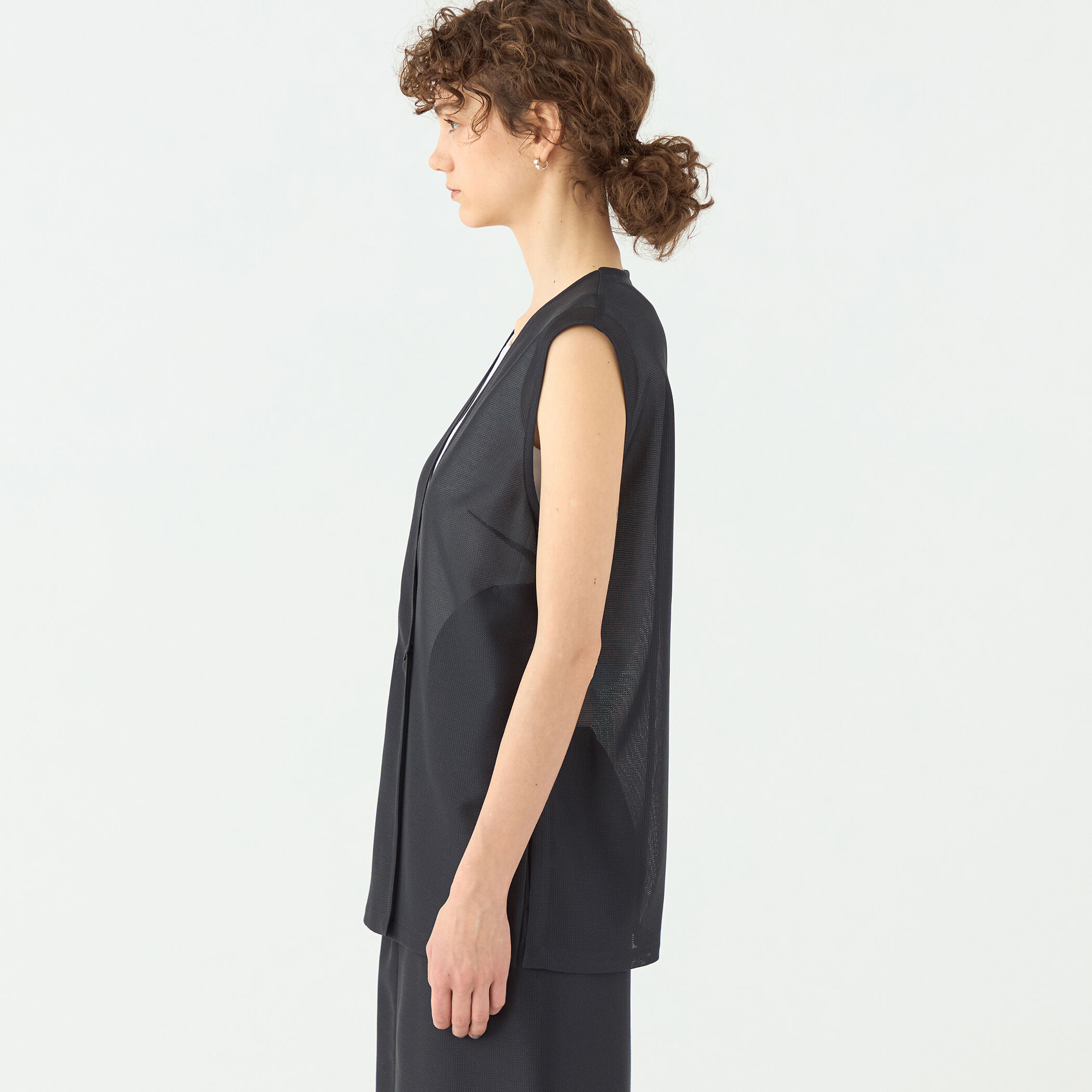 47800円 新品 トゥモローランコレクション シャイニーサイドスリット現行 一部WEB先行予約】シャイニーシャーク センタープレスワイドパンツ