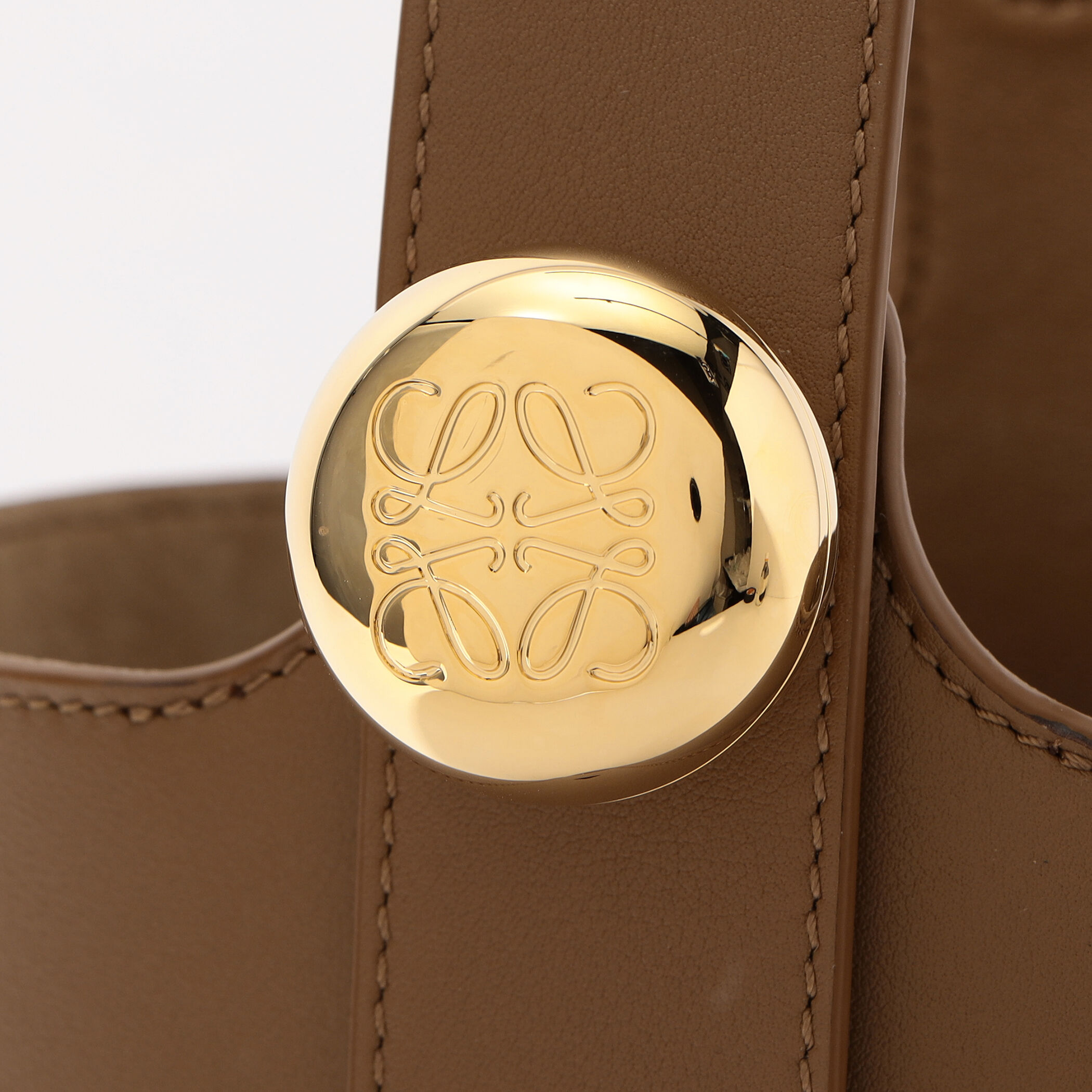 売れ筋がひクリスマスプレゼント！ LOEWE 公式通販 ぺブルバケットミニバッグ｜トゥモローランド ミュージシャン