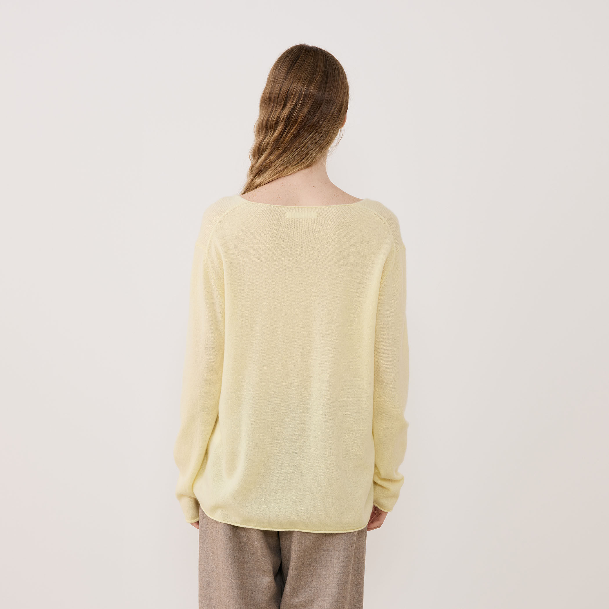 スコットランドカシミヤ Vネックプルオーバー｜トゥモローランド 公式通販