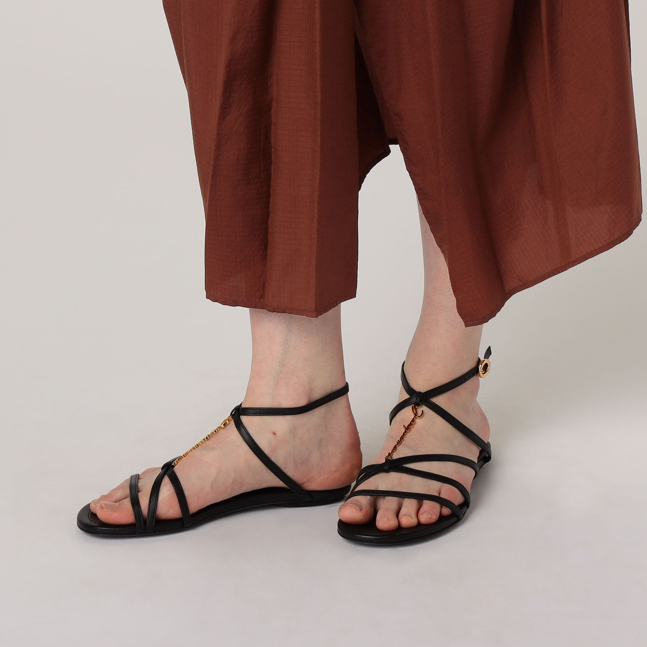 JACQUEMUS スネクフリントサンタル 241FO0783198 550 Jacquemus Launches Timberland Partnership with Gilt Yellow