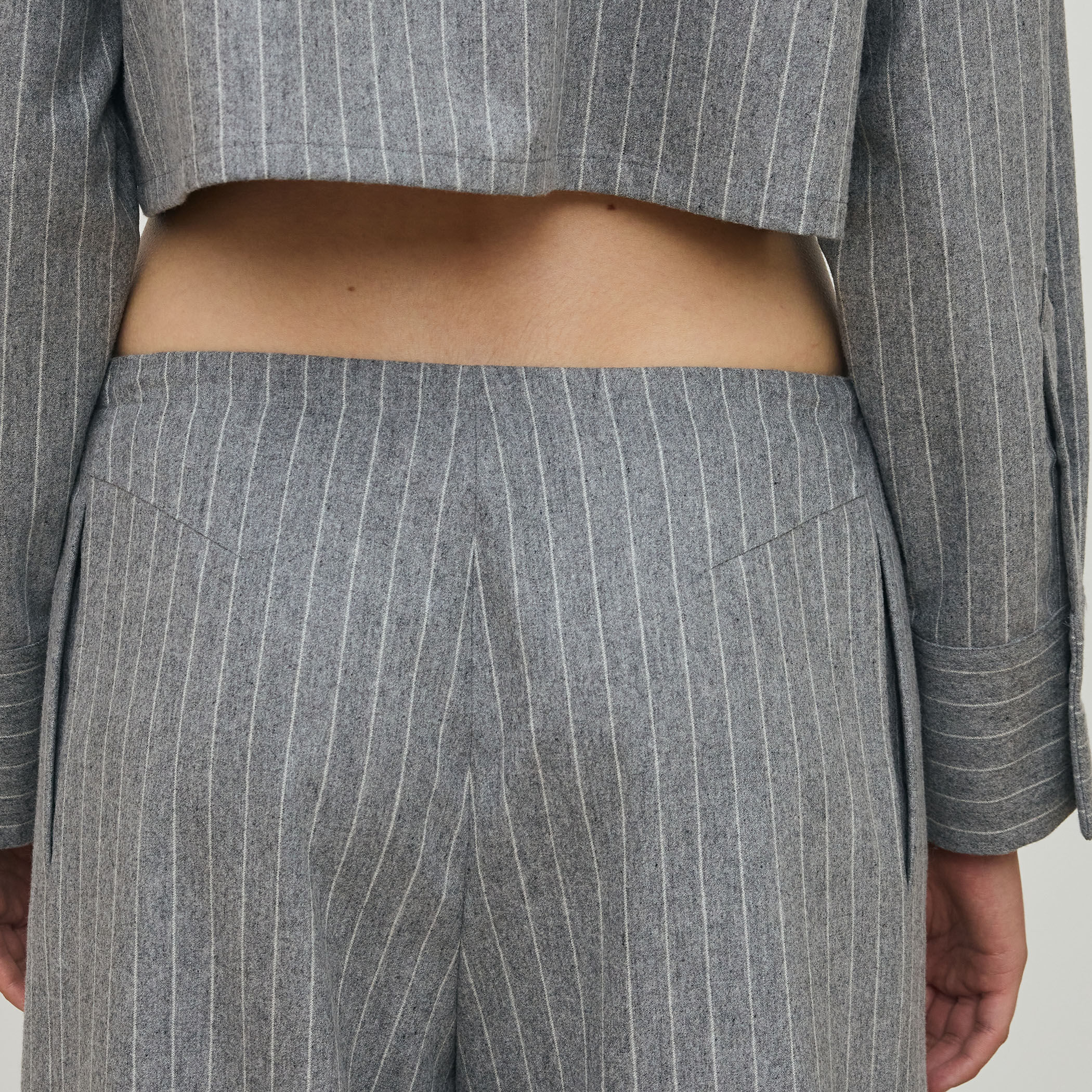 ウールポプリンメルトン ドロストパンツ｜トゥモローランド 公式通販