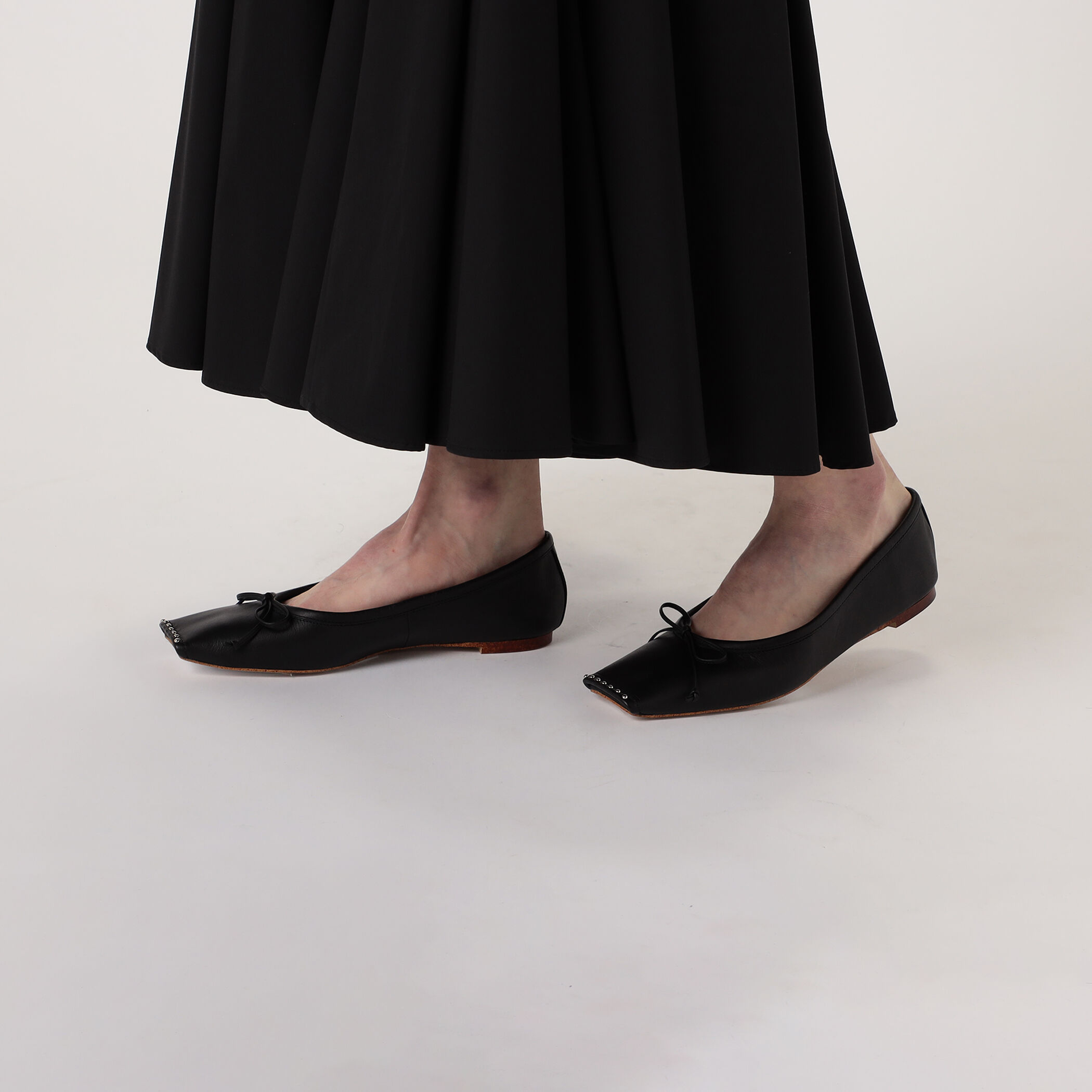 CHEMBUR SQ FLAT STUDS BALLET シューズ｜トゥモローランド 公式通販