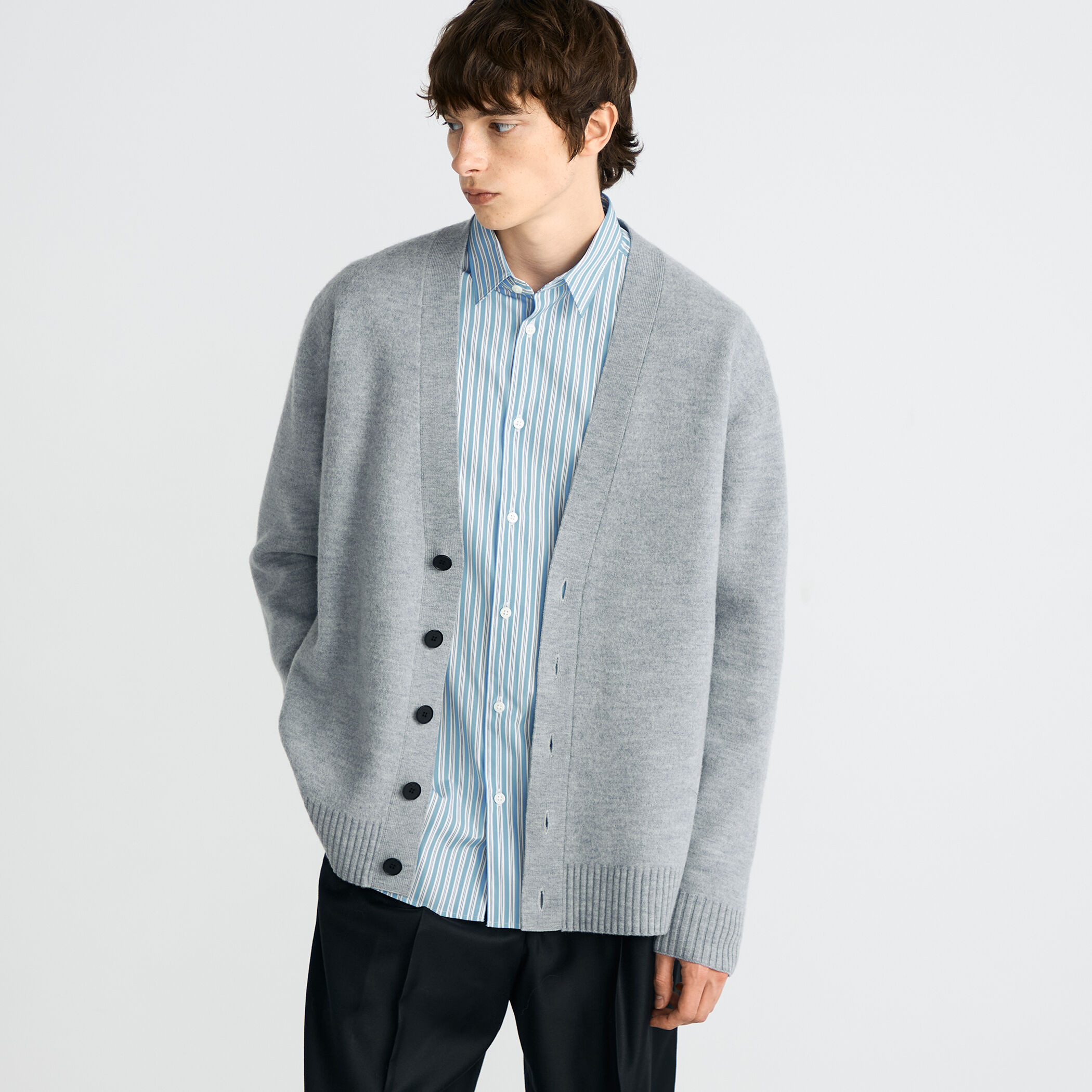 スラブ縮絨 Vネックカーディガン｜トゥモローランド 公式通販