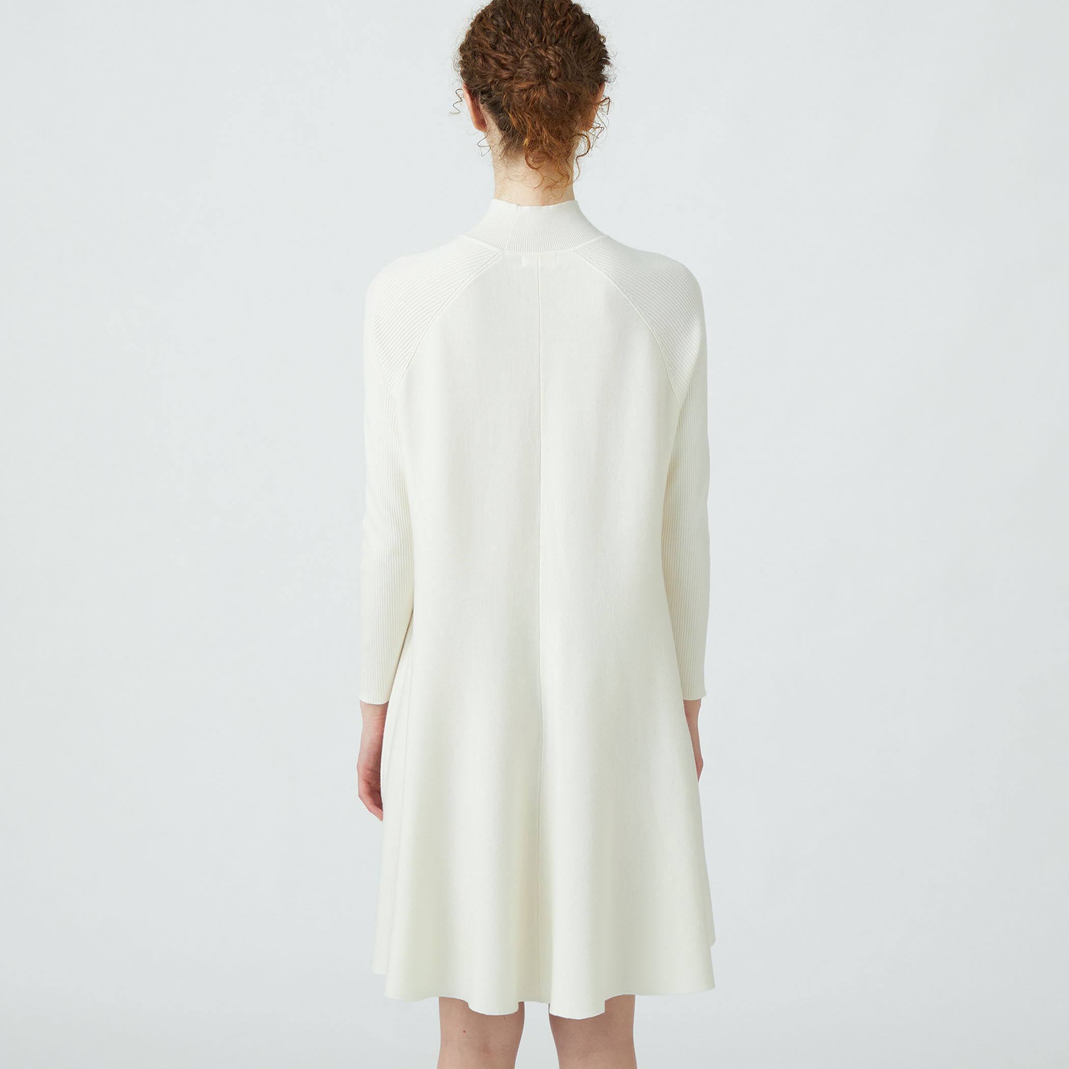 バウンスムース フレアワンピース｜トゥモローランド 公式通販