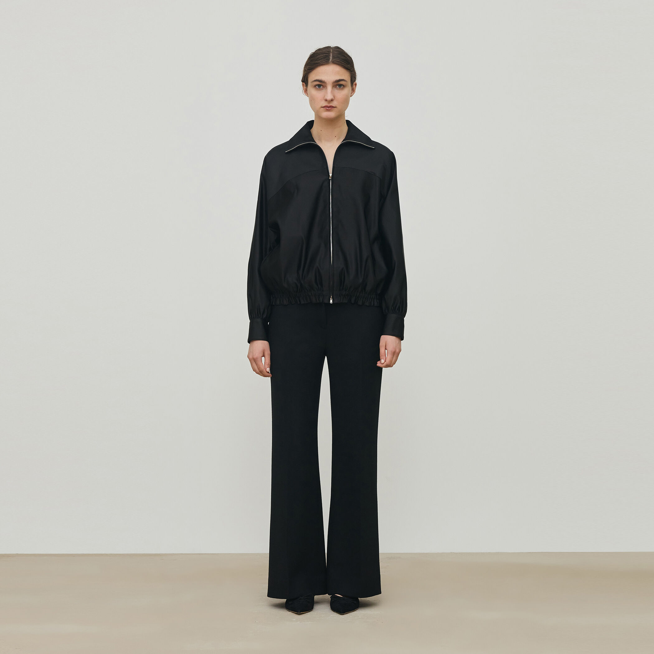 トリアセテートシルクサテン ジップアップブルゾン｜トゥモローランド