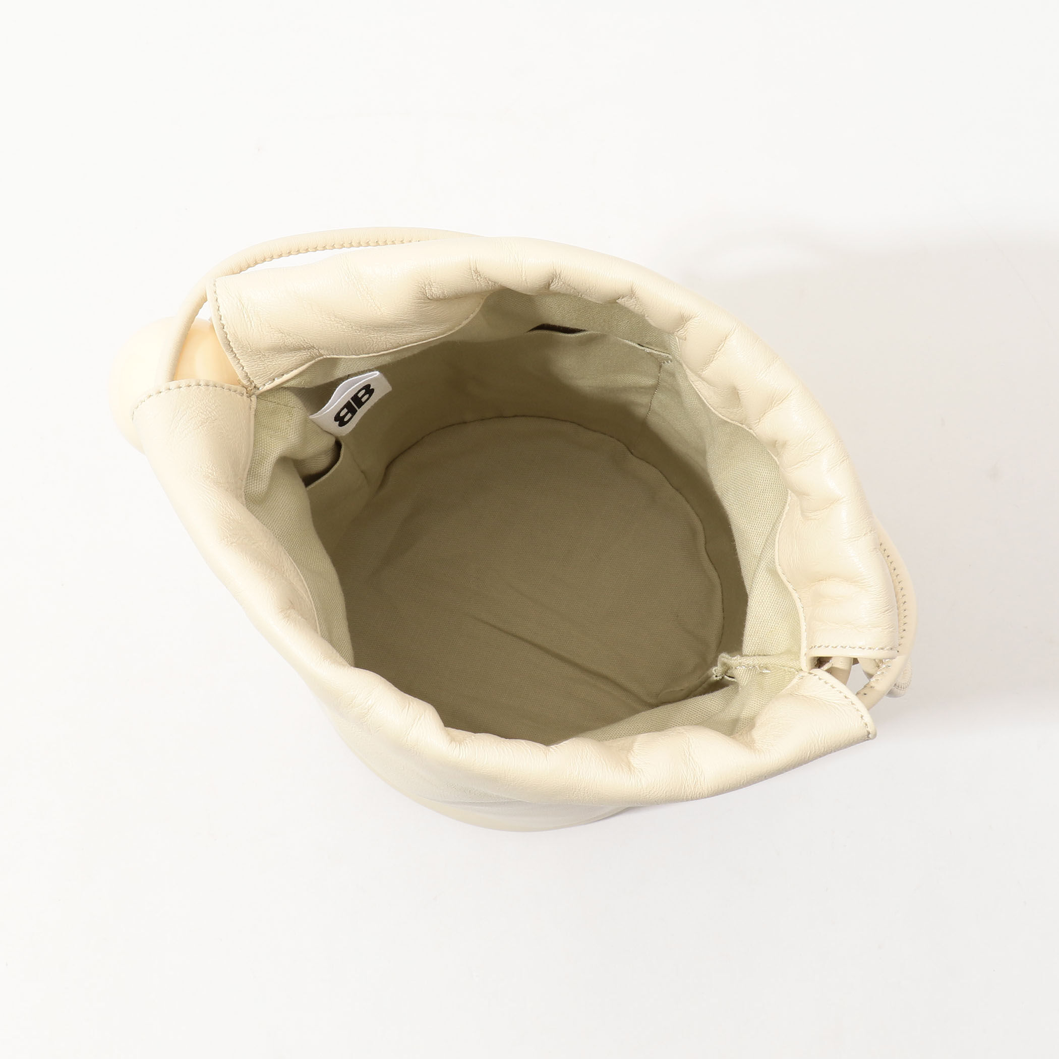 Bucket Baggage Ball ラムレザー ショルダーバッグ　巾着 Bucket Baggage Ball Charm ラムレザー ショルダーバッグ