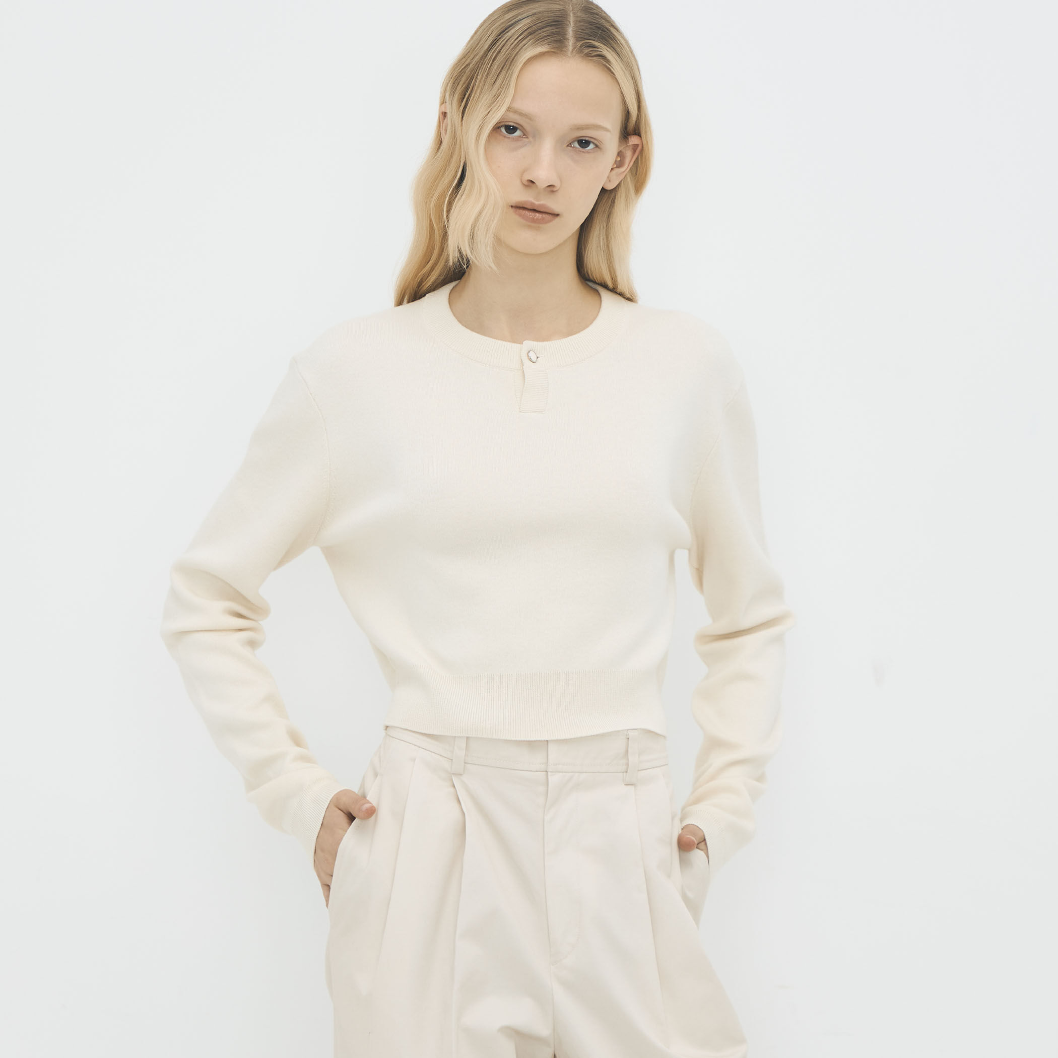 コットンカシミヤ ヘンリーネッククロップドプルーバー