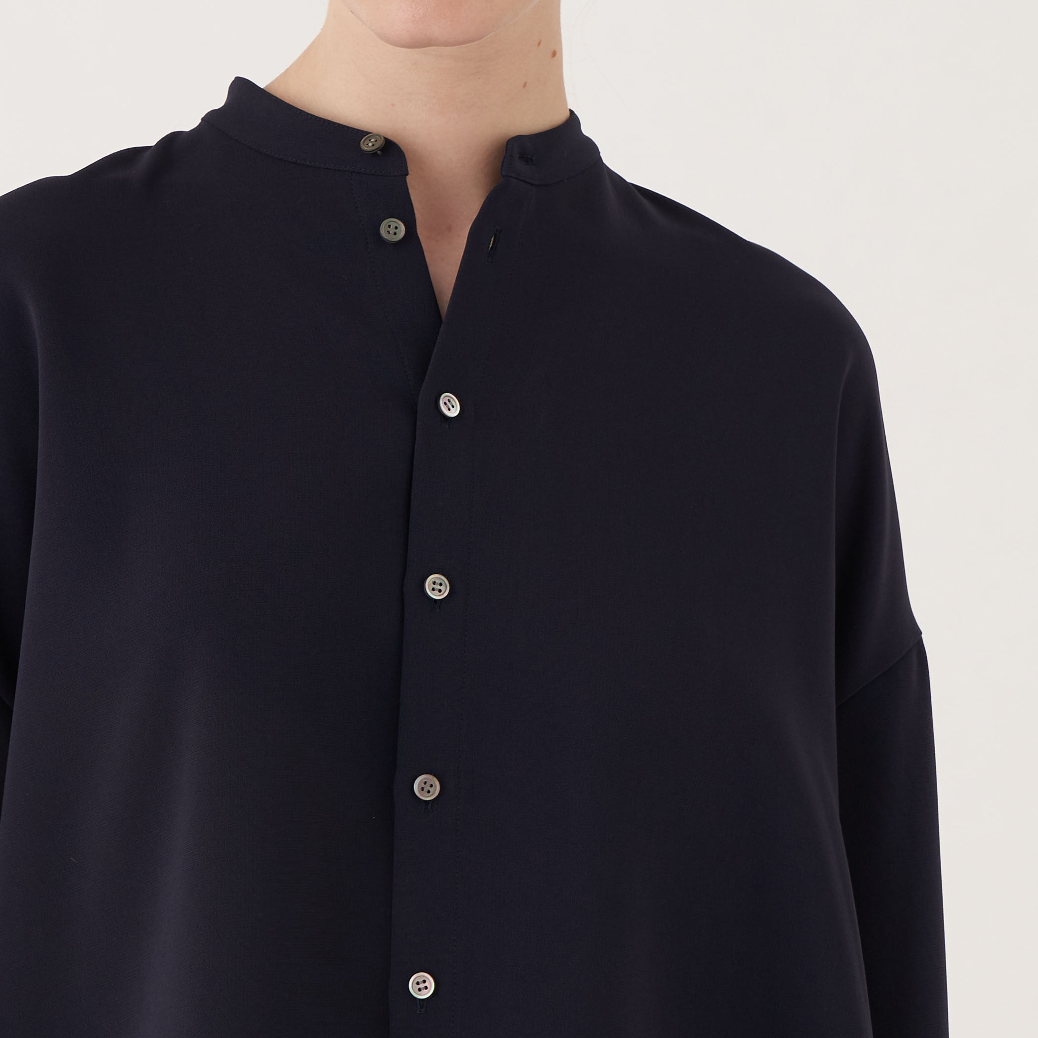 □ダブルクロス ワイドプルオーバーシャツ｜トゥモローランド 公式通販