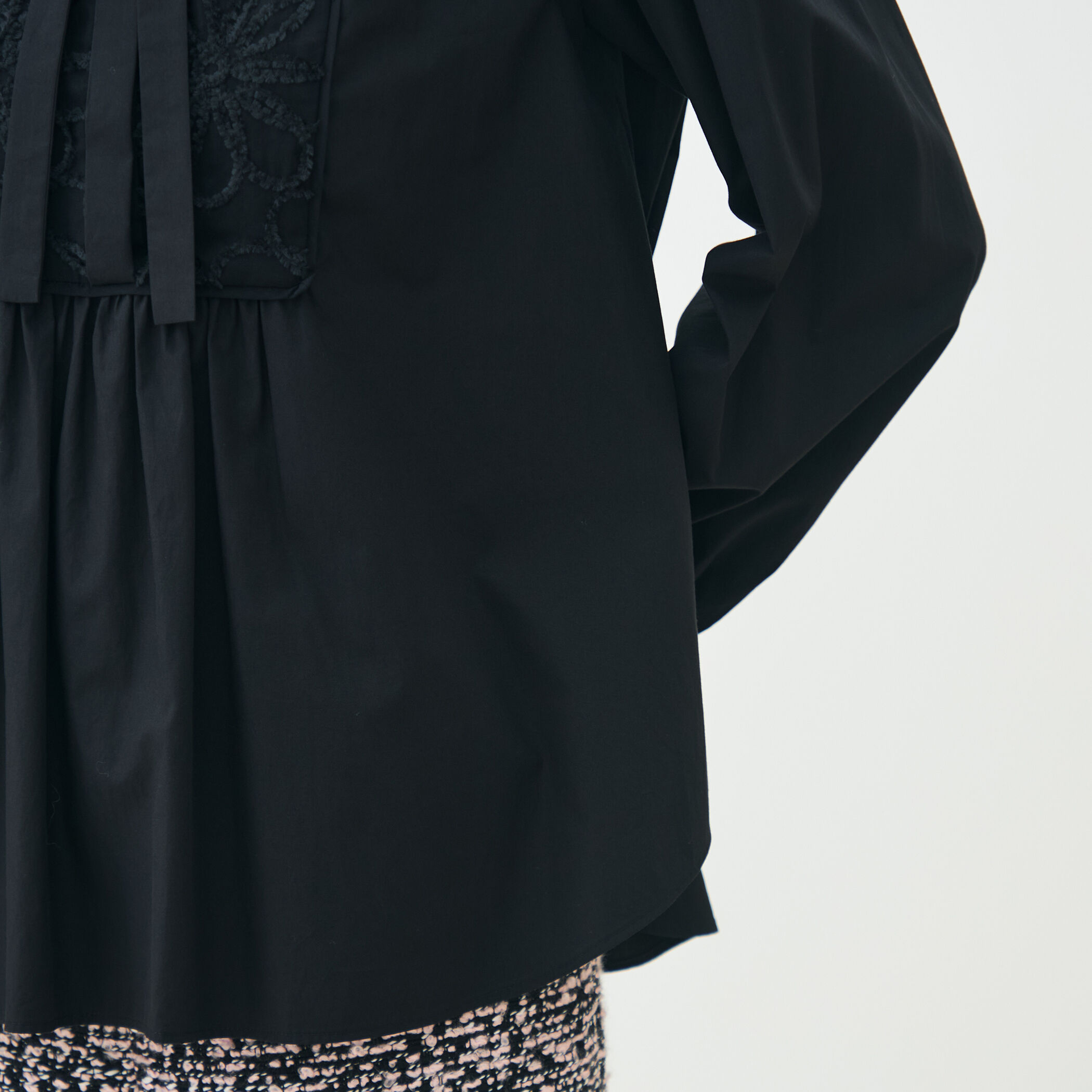 美品✨トゥモローランド　ブラックコンビネーション ボウタイブラウス 定価3.7万 ブラックコンビネーション ボウタイブラウス｜トゥモローランド 公式サイト