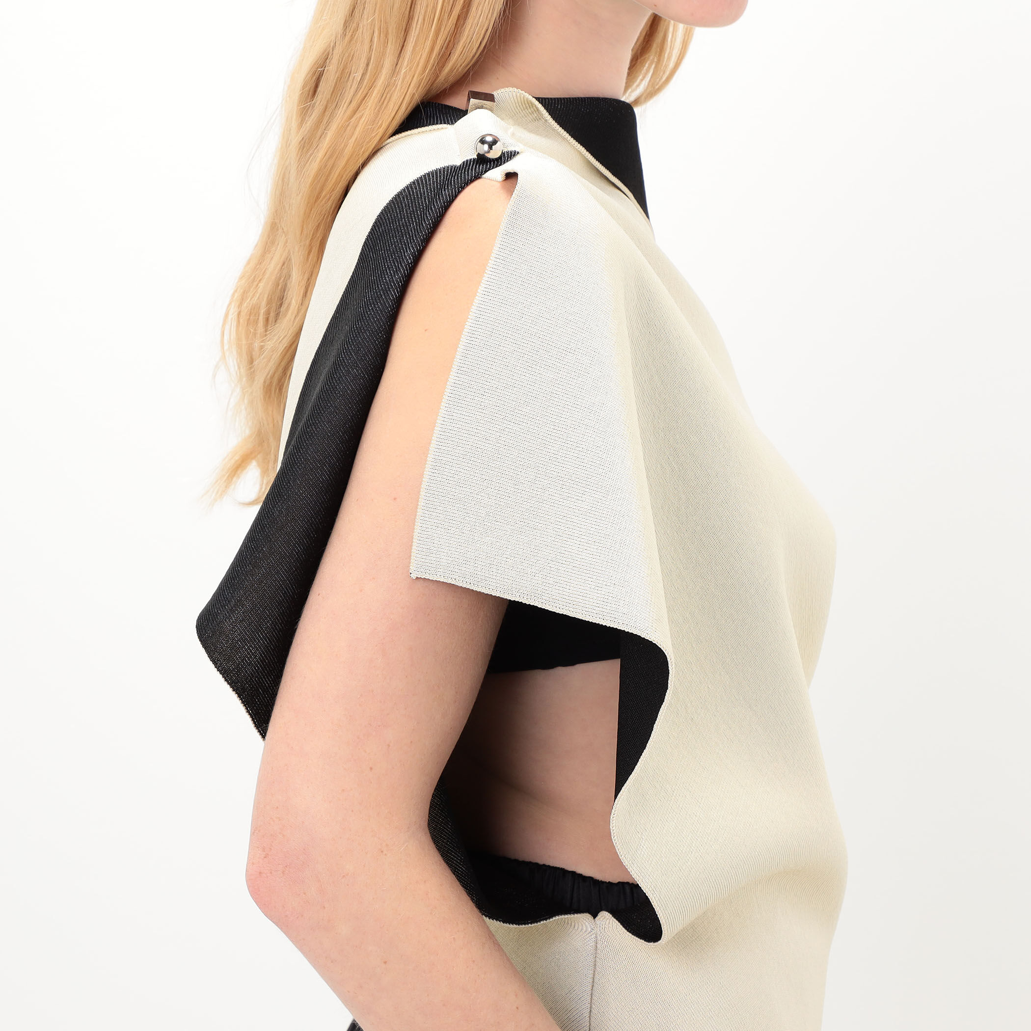 JACQUEMUS LA MAILLE TRAPEZE アシメトリートップ｜トゥモローランド