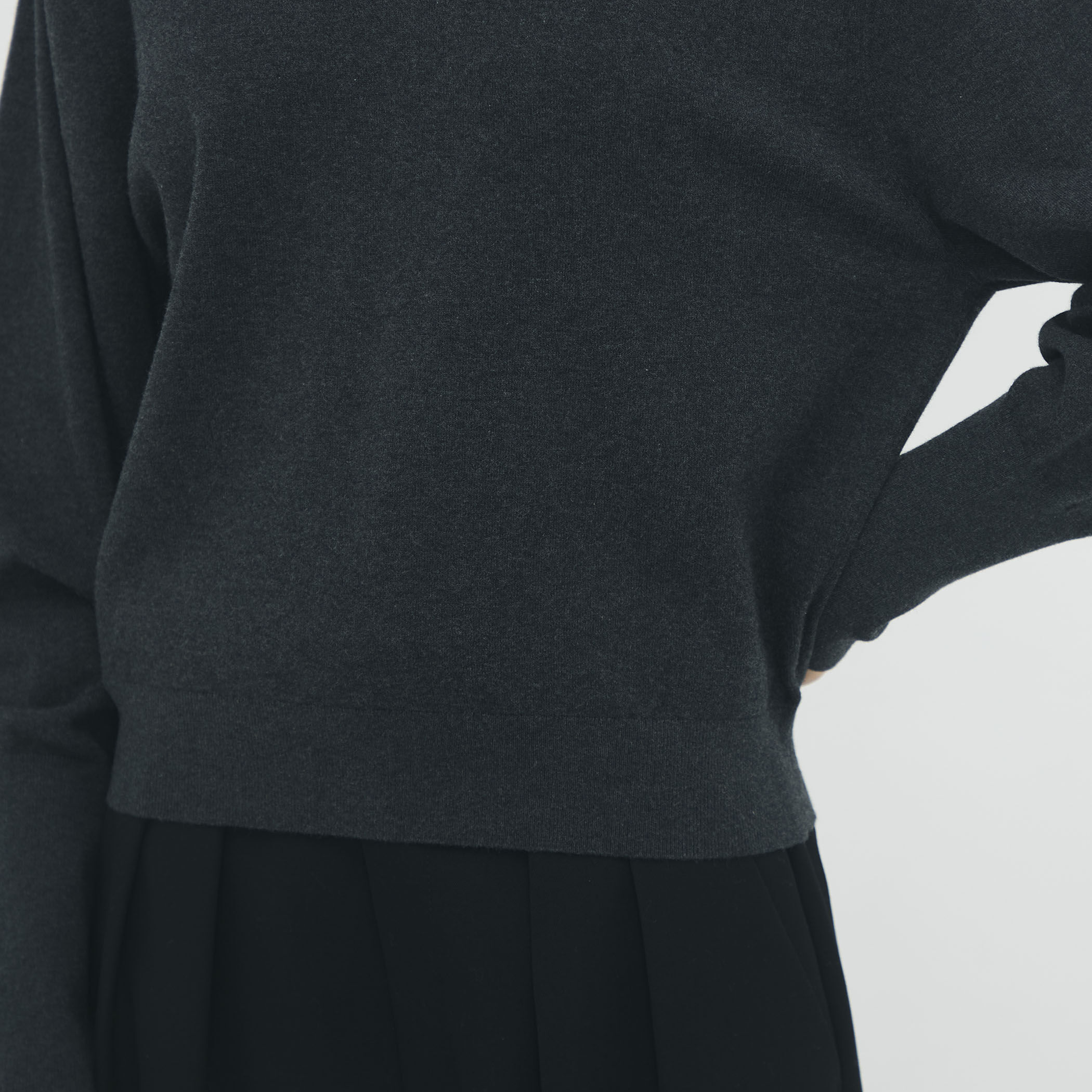 コットンカシミヤストレット Vネックプルオーバー｜トゥモローランド