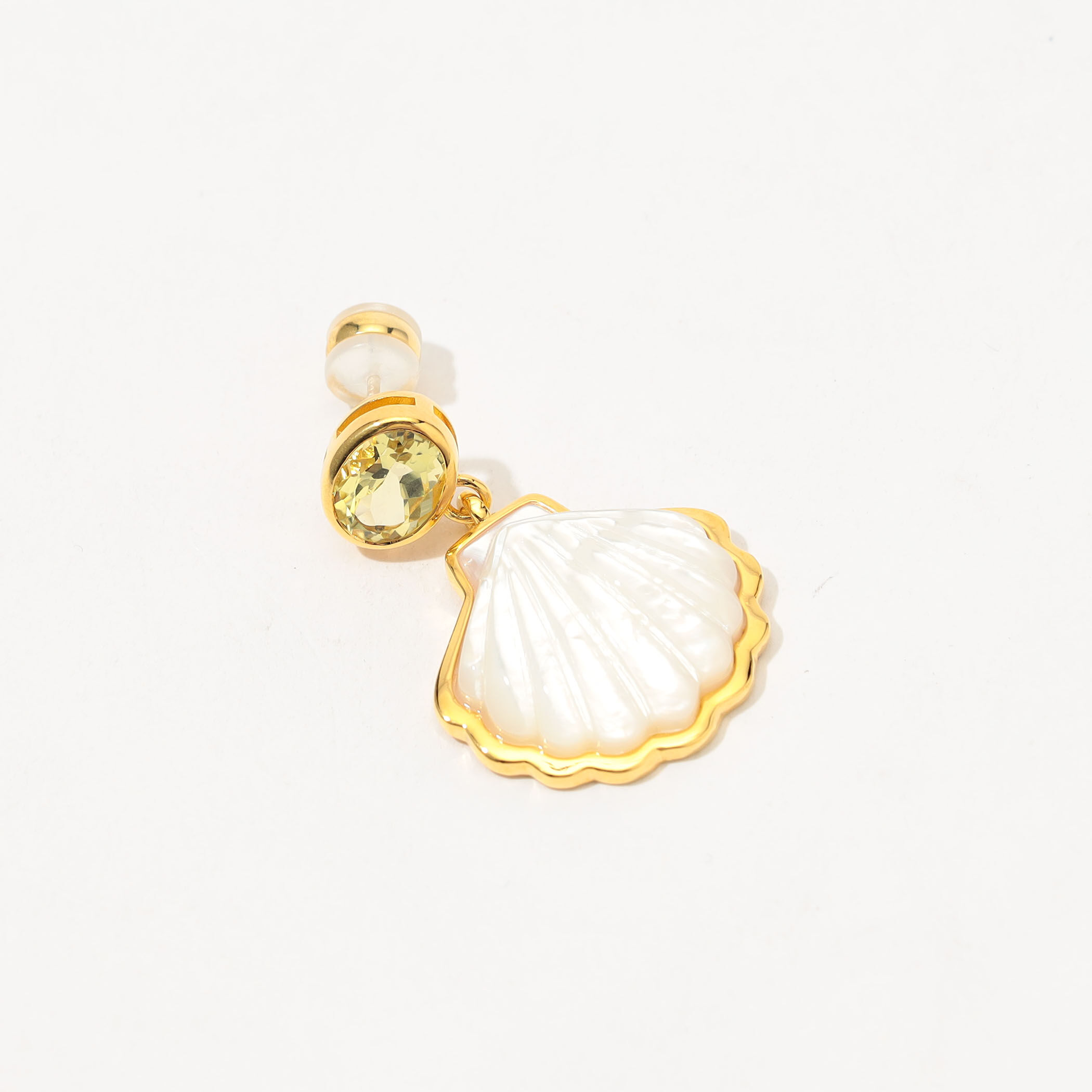 シェル月のピアス Lizzie Fortunato LUNA SHELL ピアス｜トゥモローランド 公式サイト