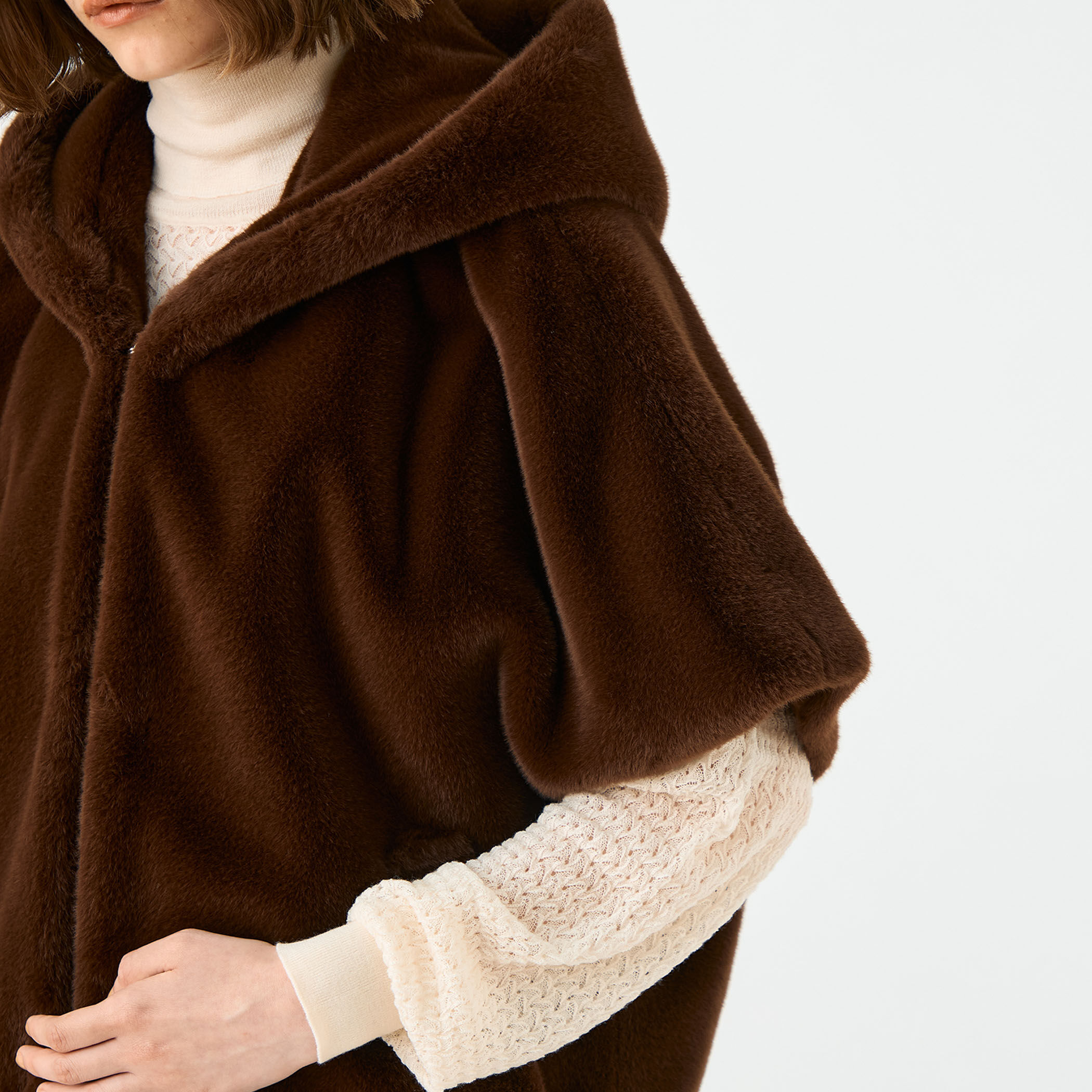 スムースファー フーディーポンチョ｜トゥモローランド 公式通販