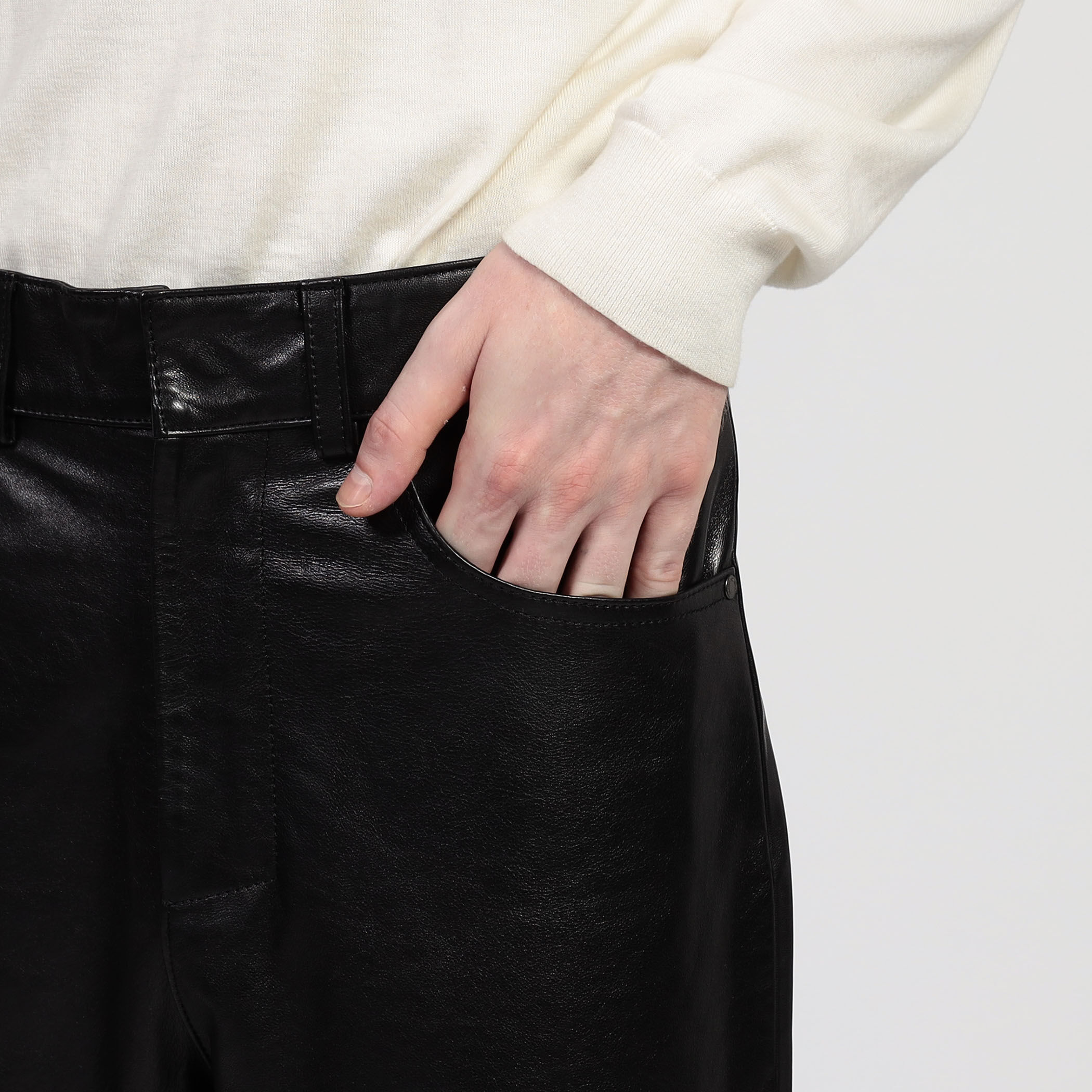 未使用に近い！entire studios レザーパンツ □entire studios ストレートレッグ レザーパンツ｜トゥモローランド