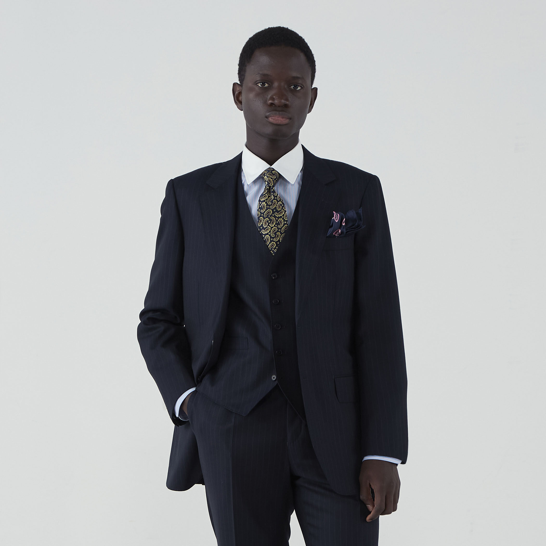 Charvet シルクプリント ポケットチーフ｜トゥモローランド 公式サイト
