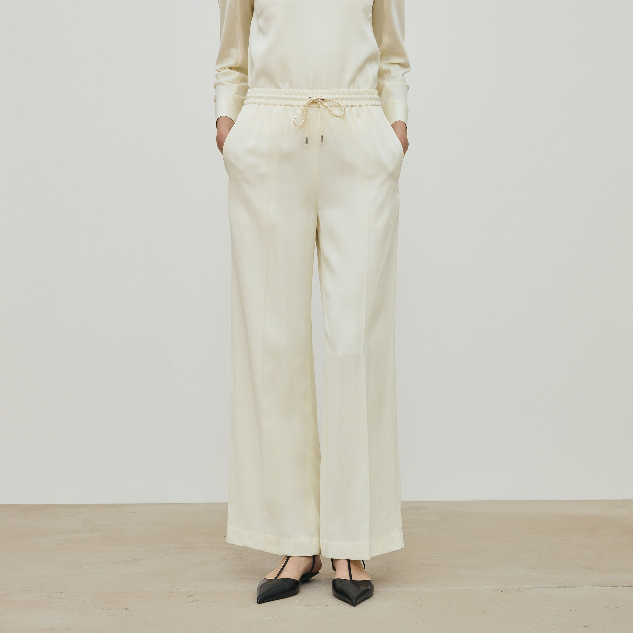 レーヨンサテン イージーストレートパンツ｜トゥモローランド 公式通販