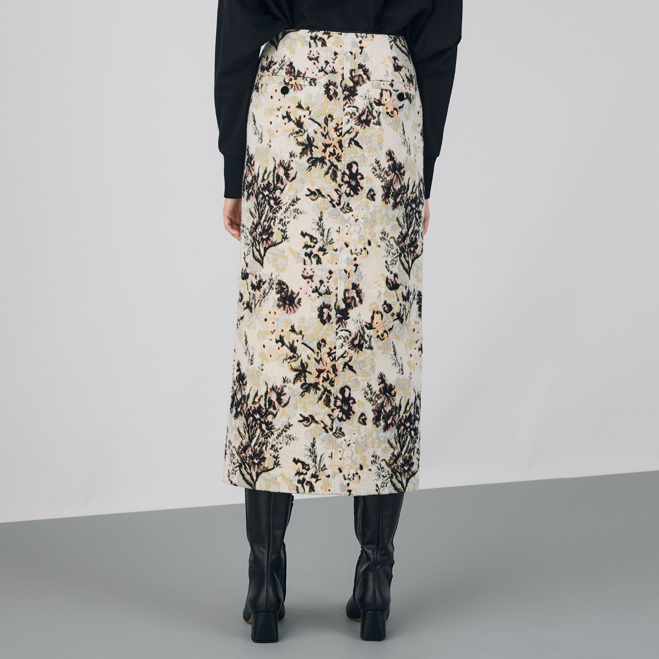 ブラッシュフラワープリント Iラインスカート｜トゥモローランド 公式通販