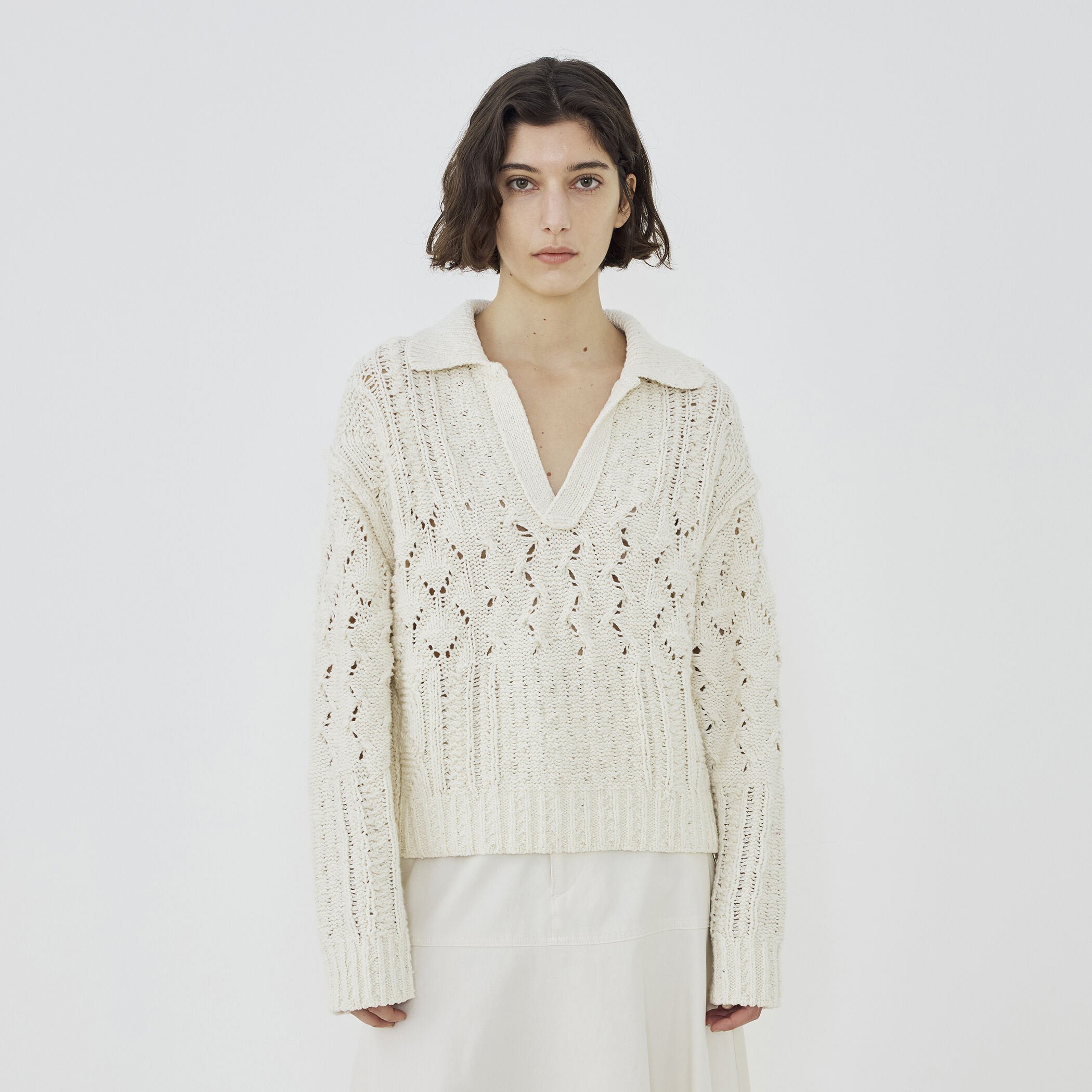 コットンウールアラン オープンカラープルオーバー｜トゥモローランド