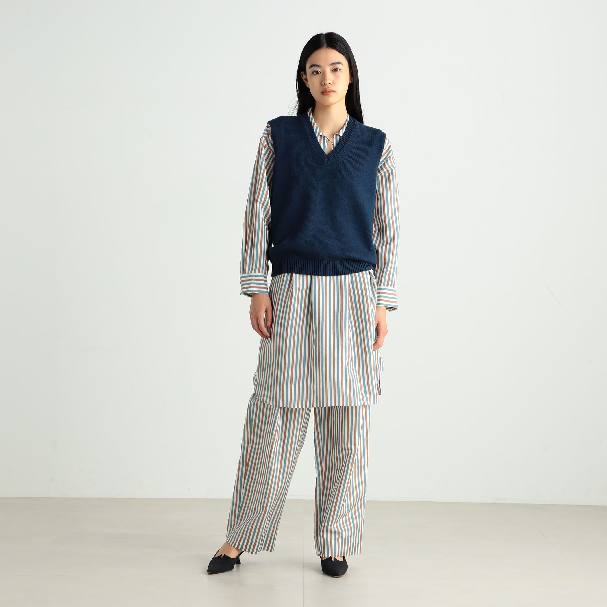 BACCA Ｖネックニット　ブラック　ホワイト カラーコットン Vネックニットプルオーバー｜トゥモローランド 公式通販