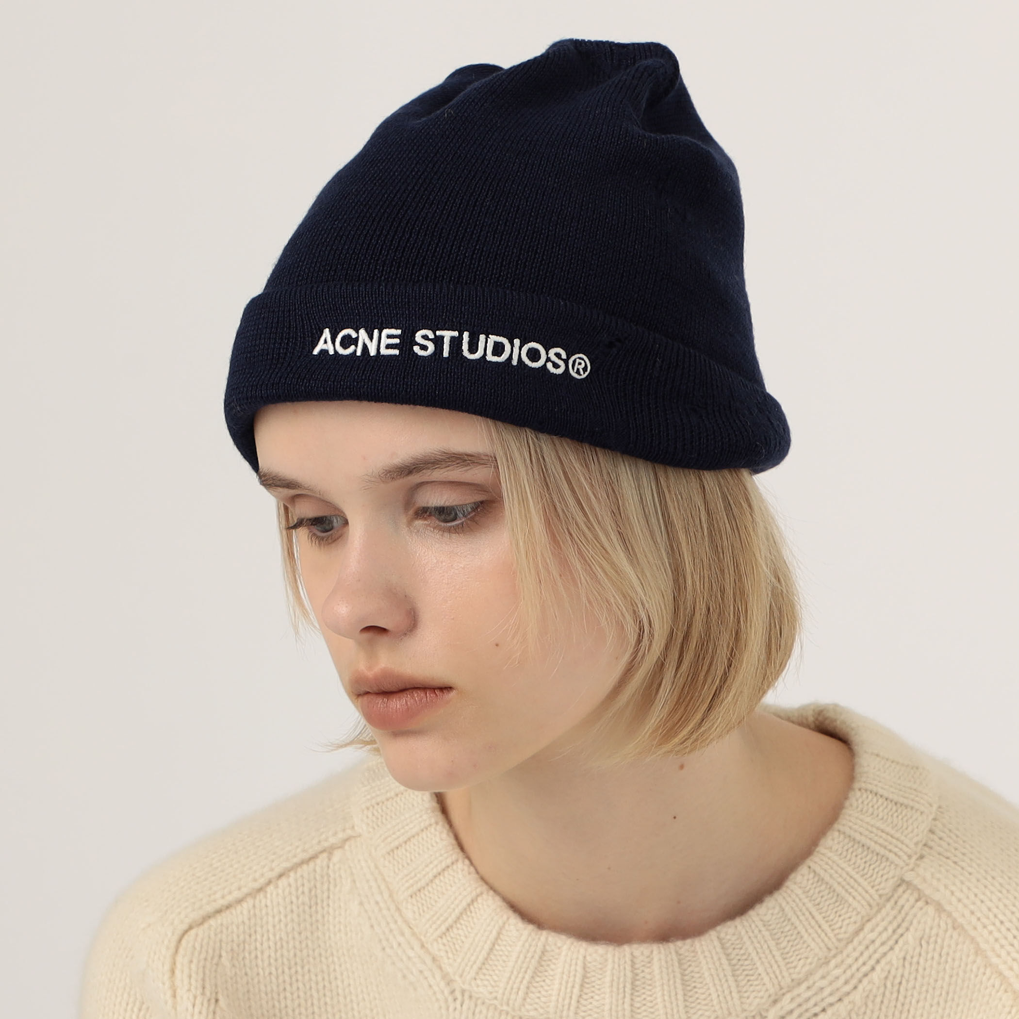 Acne Studios ニット帽 ポンポン付きビーニー Acne Studios(アクネストゥディオス) ニットキャップ・ビーニー
