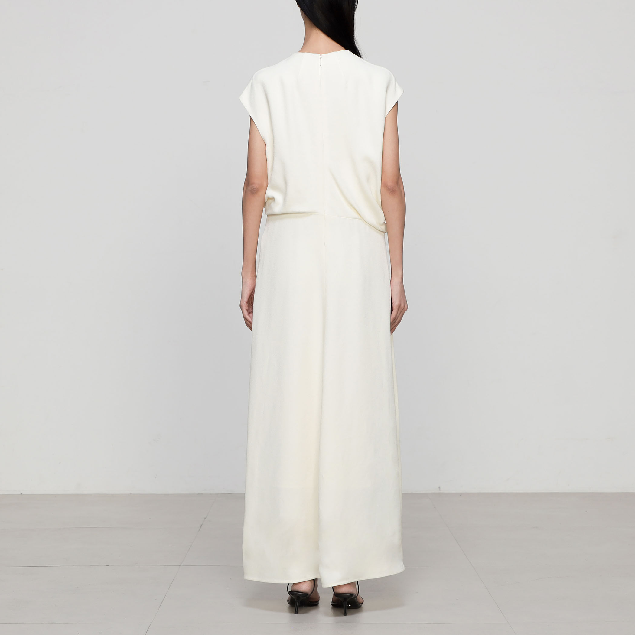 レーヨンアムンゼン Vネックロングワンピース｜トゥモローランド 公式通販