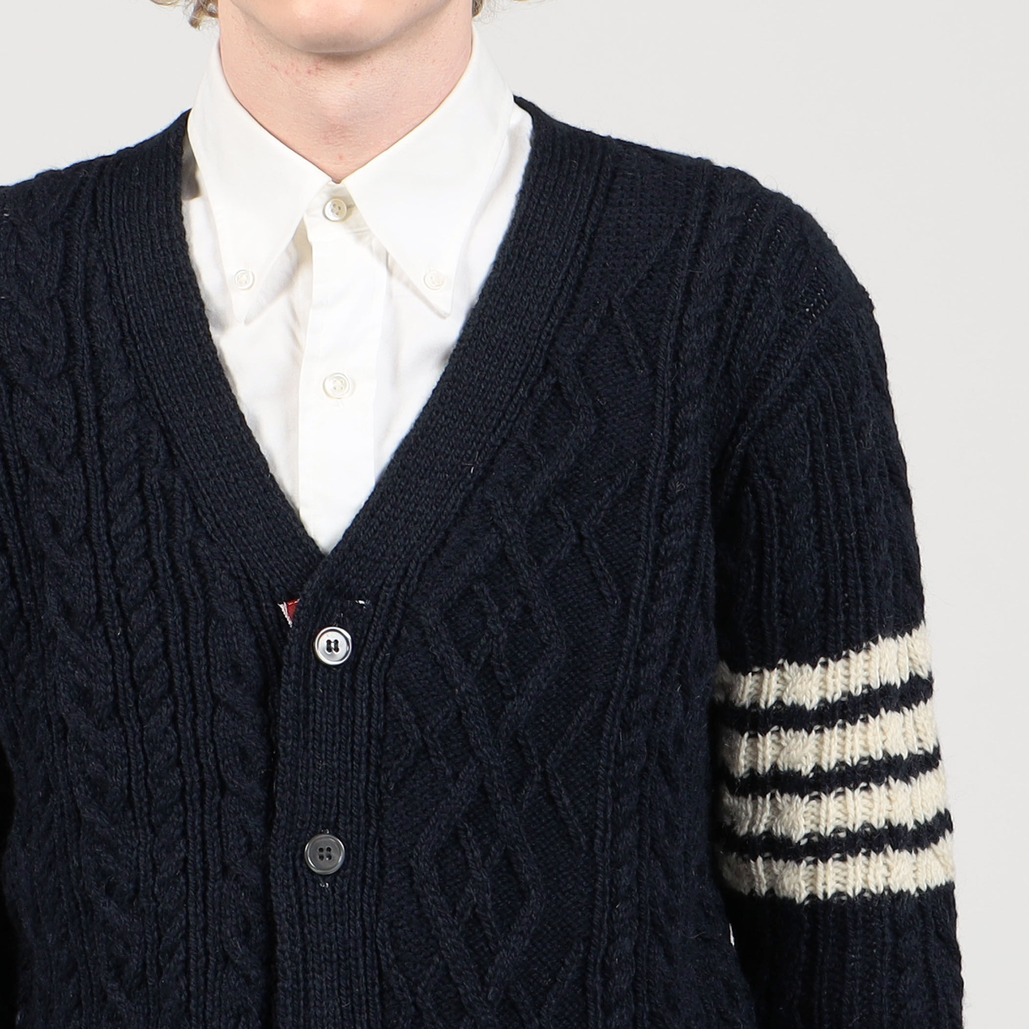 ○THOM BROWNE ARAN CABLE STITCH CARDIGAN｜トゥモローランド 公式通販