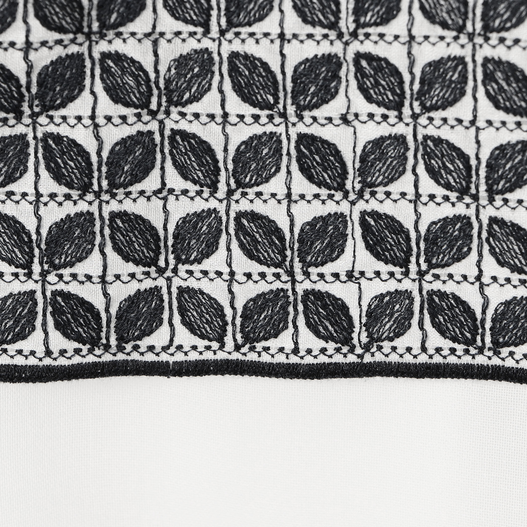 リーフエンブロイダリー コンビプルオーバーブラウス