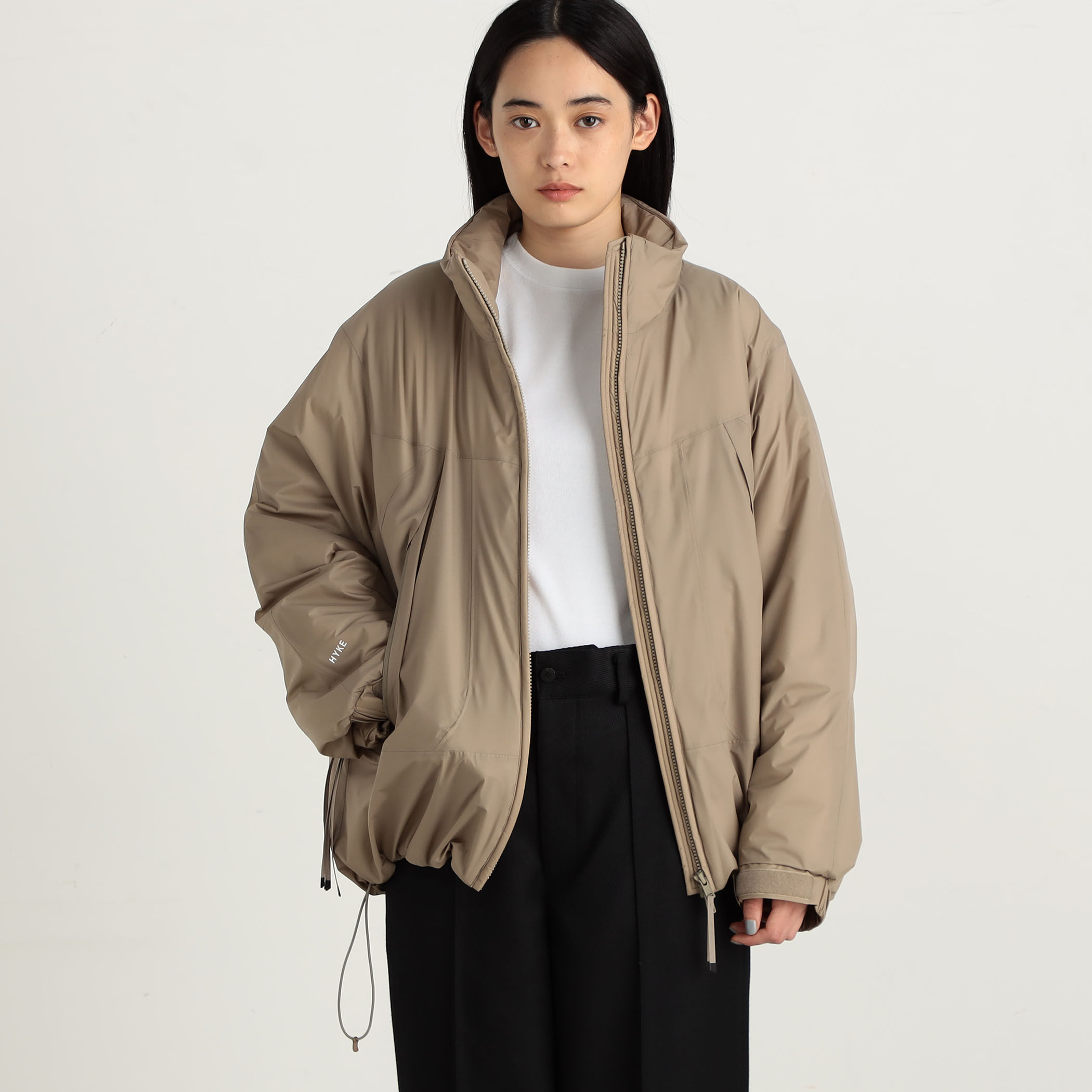 □【別注】HYKE×Edition PERTEX PUFF JACKET｜トゥモローランド