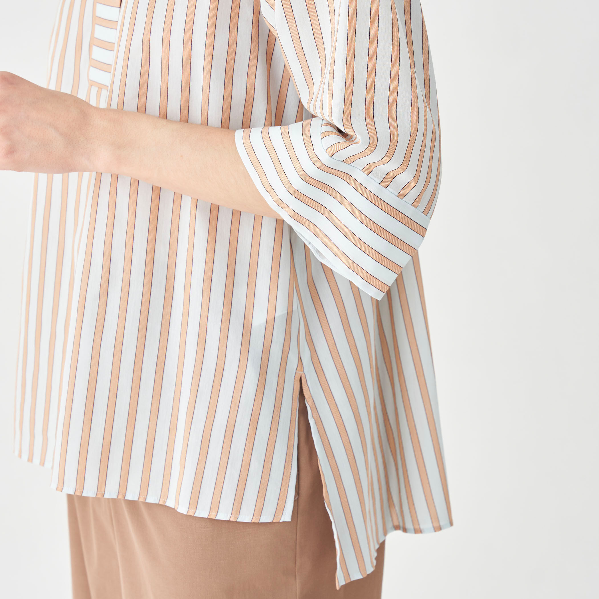 トゥモローランドコレクション 24SS シアーストライプブラウス item19d33434a3b711ee97970242ac