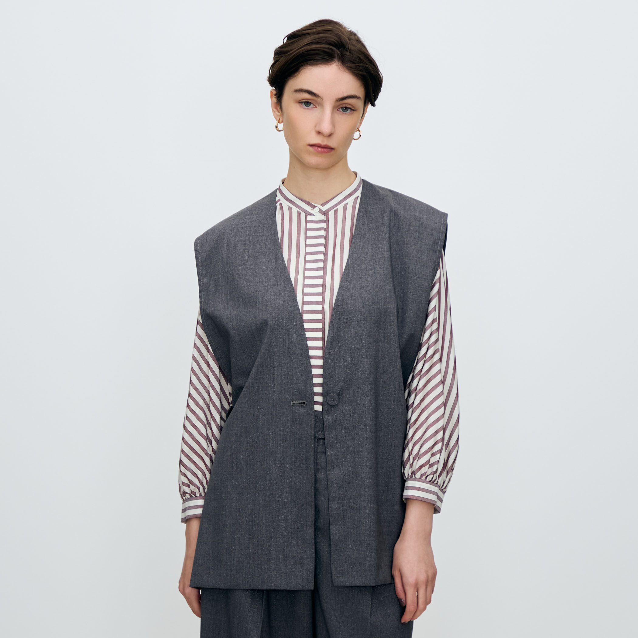 ラメグレー Vネックジレ｜トゥモローランド 公式通販