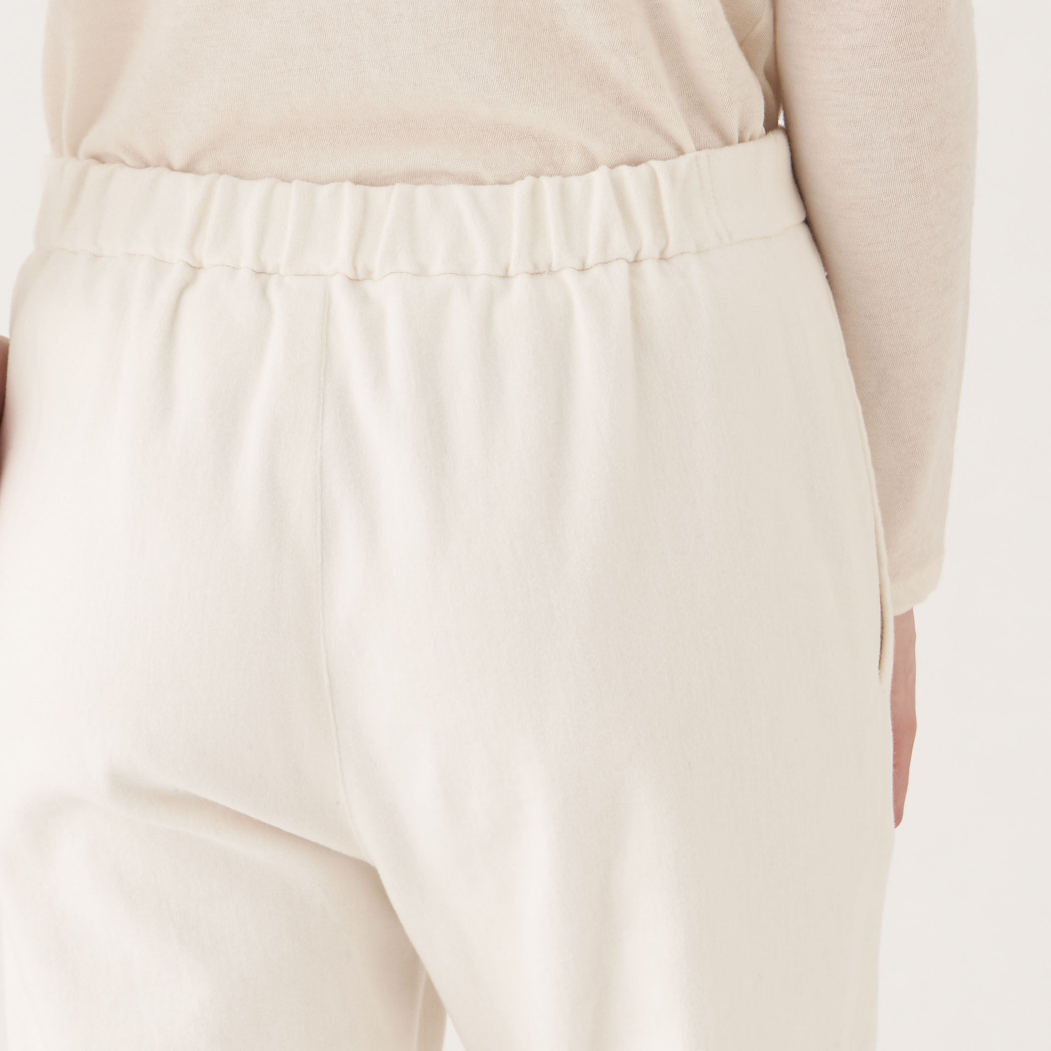 ストレッチモールスキン イージーテーパードパンツ｜トゥモローランド