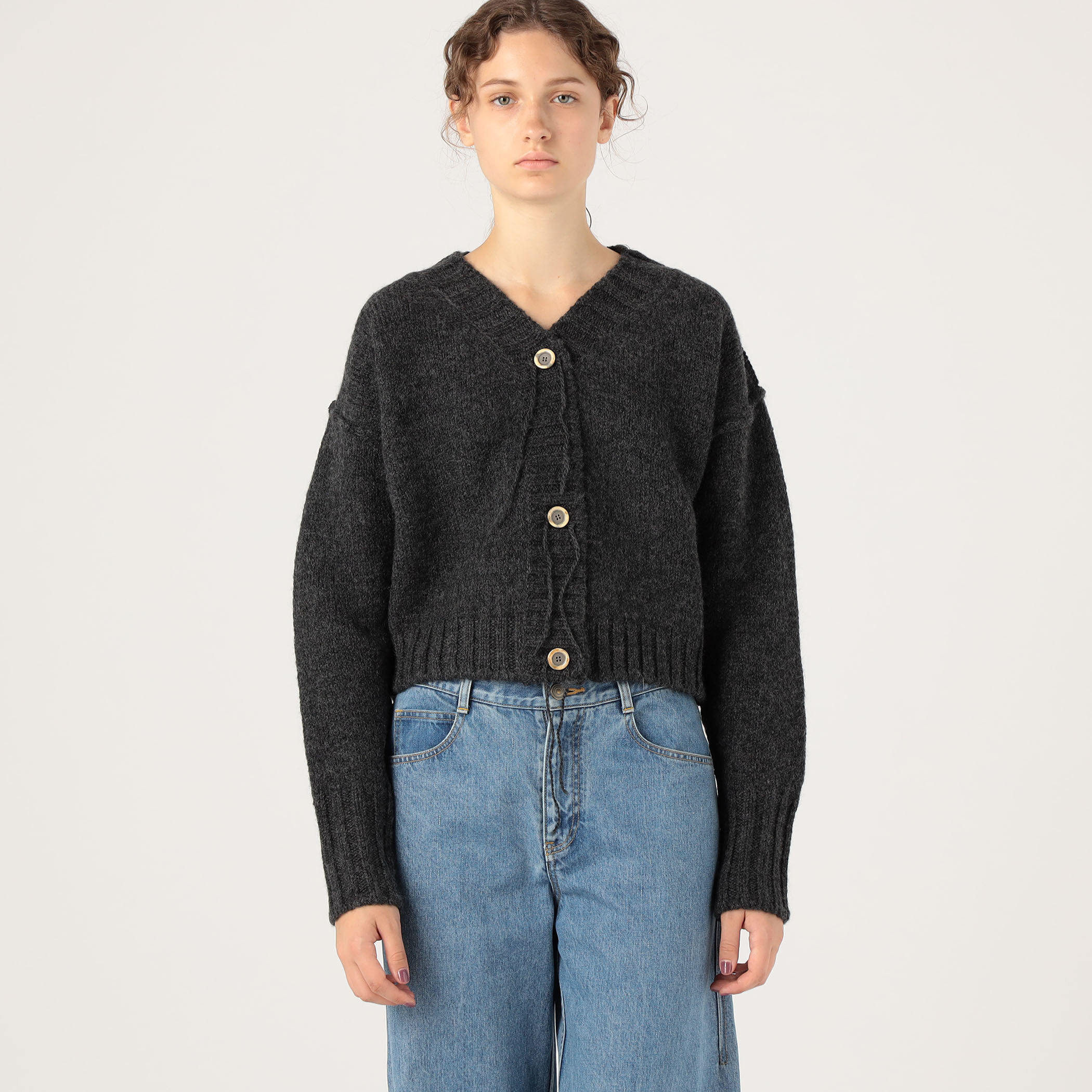 □Acne Studios Vネックニットカーディガン｜トゥモローランド