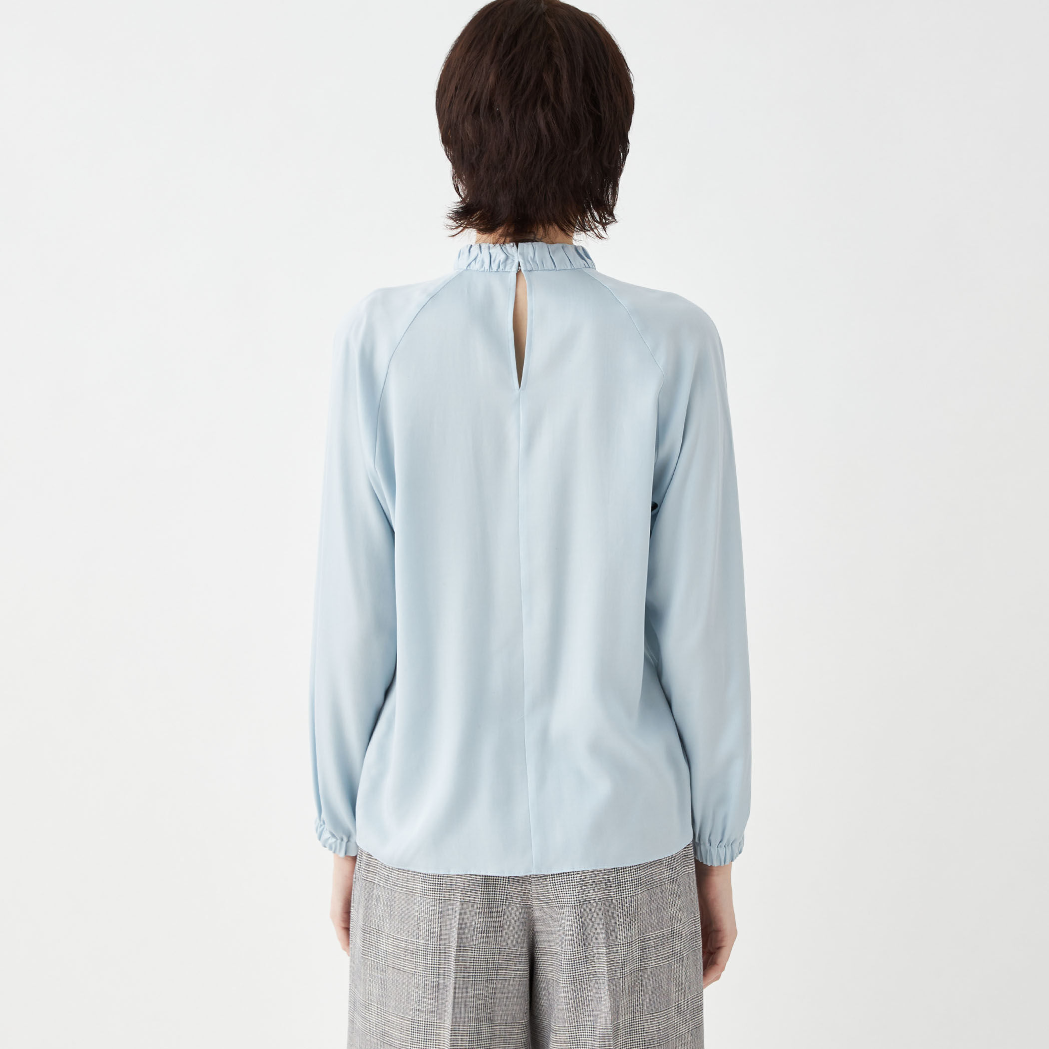 ウォッシャブルサテン スタンドギャザーカラーブラウス