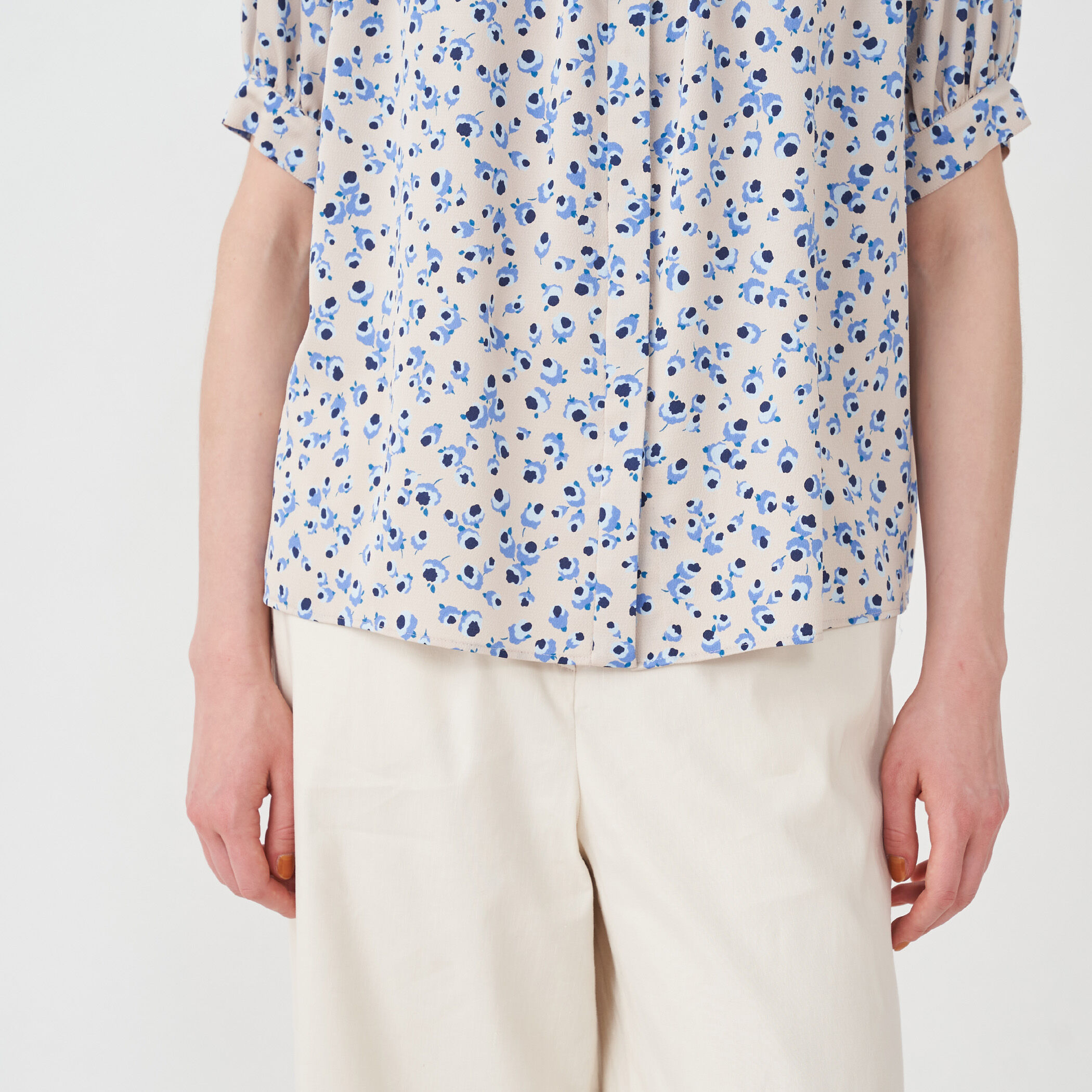 プティフラワープリント ネックギャザーブラウス｜トゥモローランド