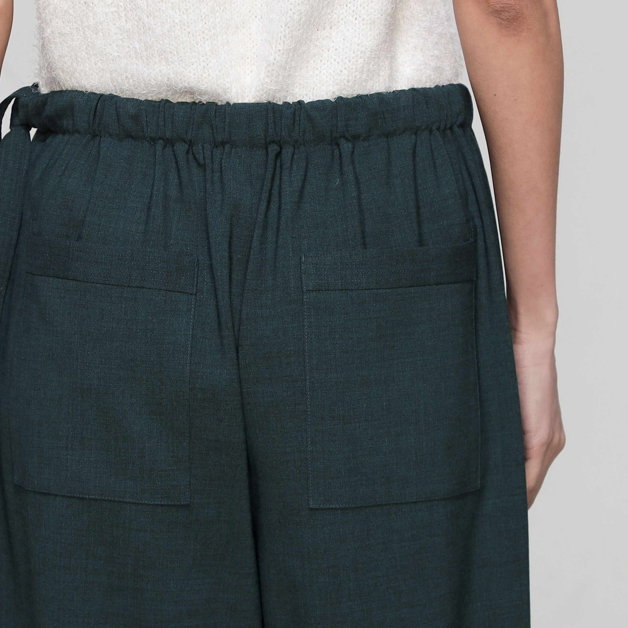 ウールトロ ドローストリングパンツ｜トゥモローランド 公式通販