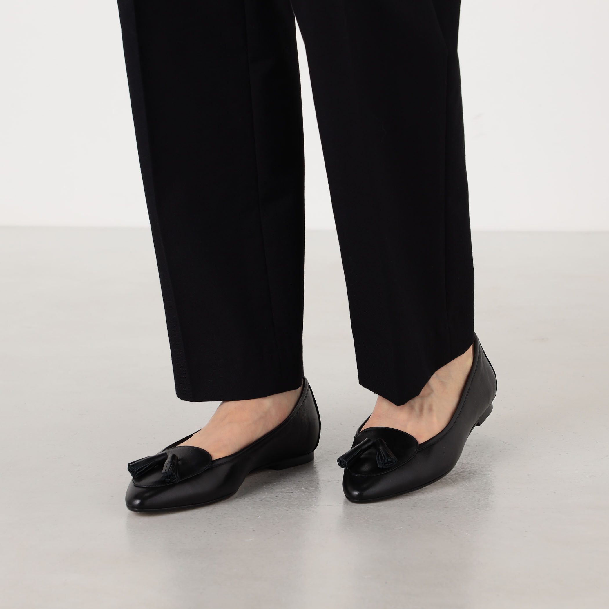 Aeyde FLORIS TASSEL フラットシューズ｜トゥモローランド 公式サイト