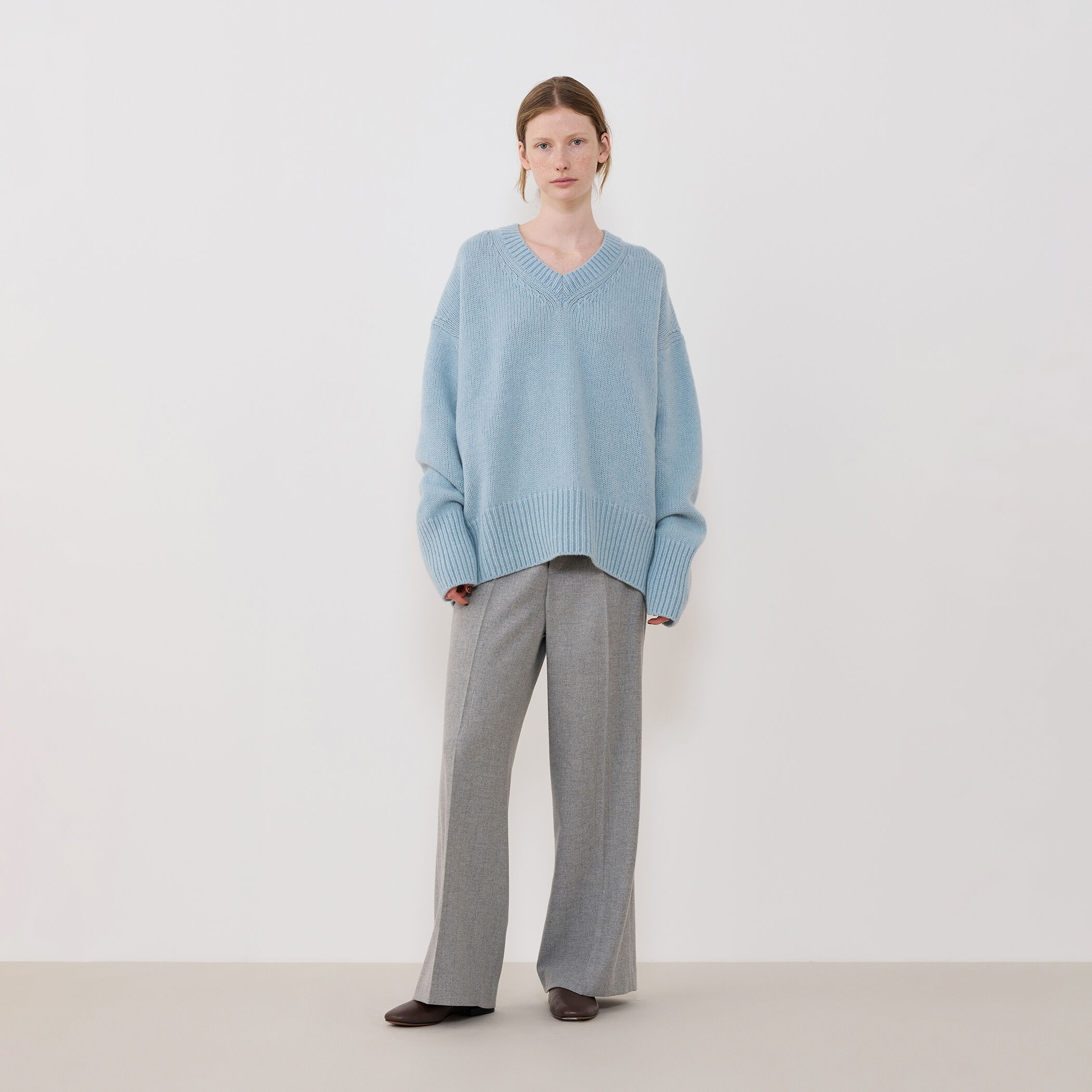 新品　GALERIE VIE ファインウール 定番Vニット　S青トゥモローランド ファインウール Vネックプルオーバー｜トゥモローランド 公式通販